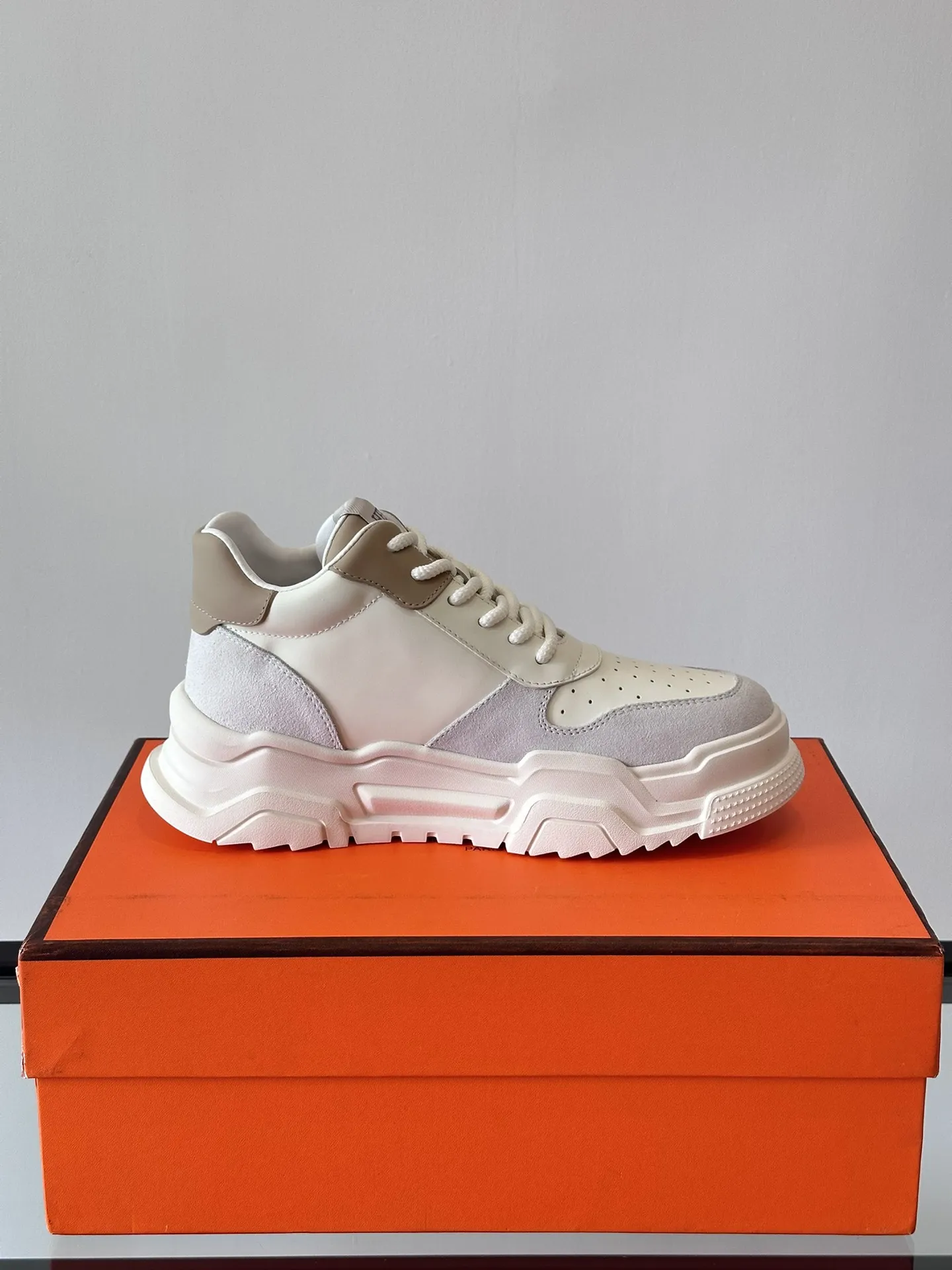 HERMES Hugo 厚底スニーカー ホワイト/ベージュ - 画像 (7)