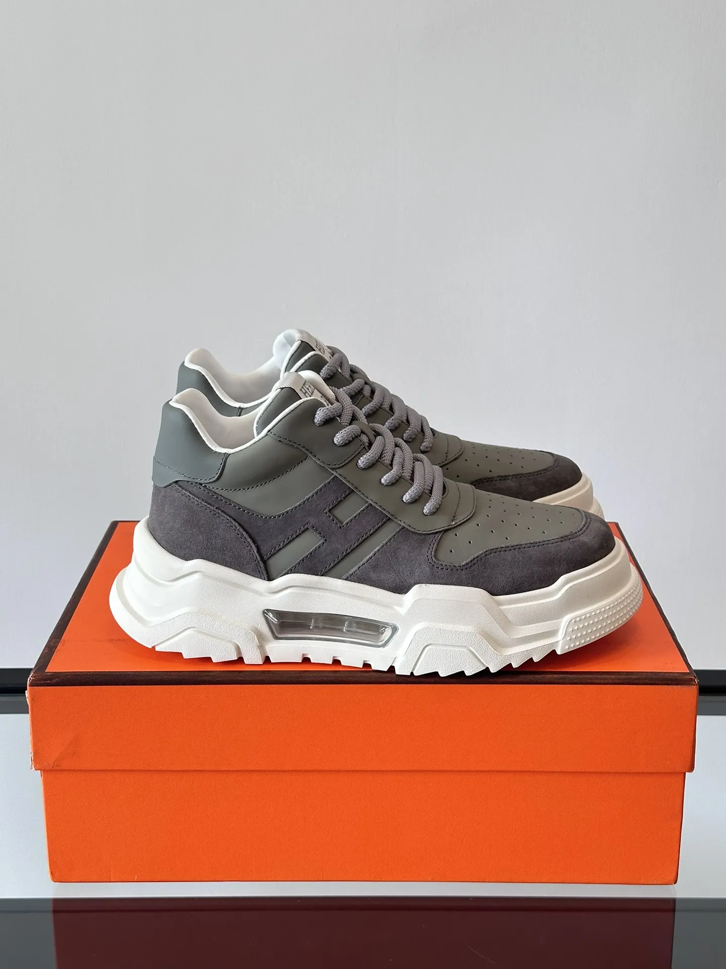 HERMES Hugo 厚底スニーカー グレー カジュアルスタイル