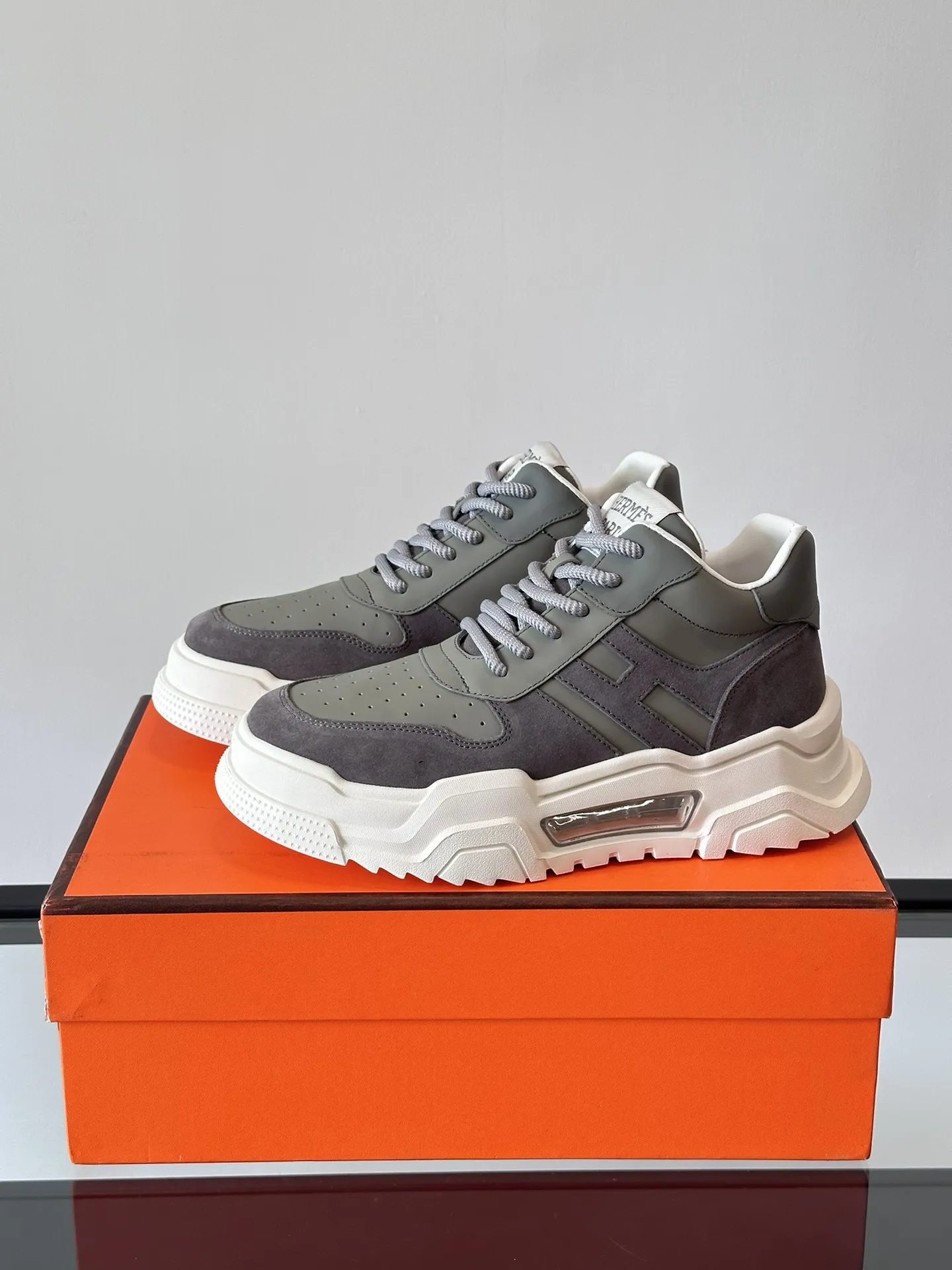 HERMES Hugo 厚底スニーカー グレー カジュアルスタイル - 画像 (5)