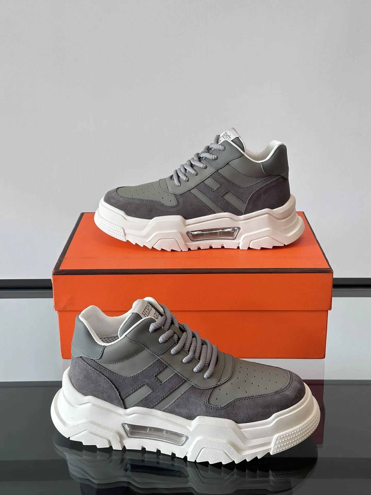 HERMES Hugo 厚底スニーカー グレー カジュアルスタイル - 画像 (6)