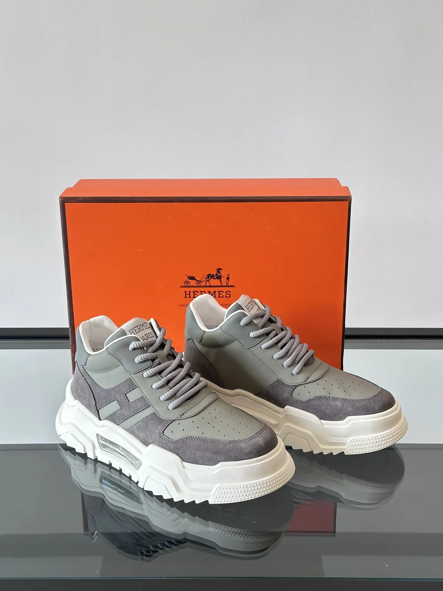 HERMES Hugo 厚底スニーカー グレー カジュアルスタイル - 画像 (7)