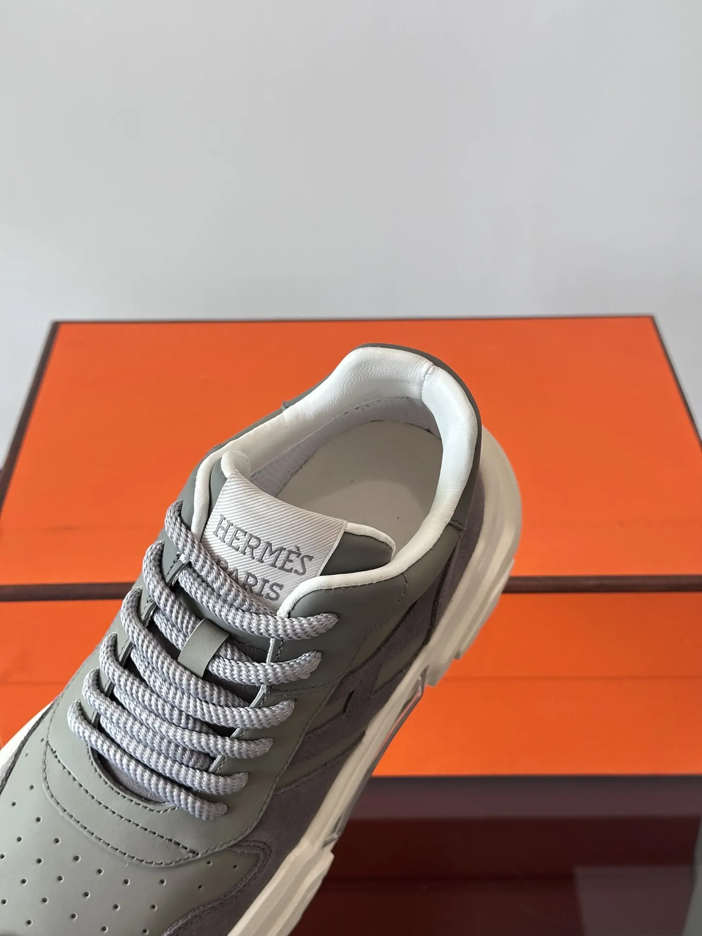 HERMES Hugo 厚底スニーカー グレー カジュアルスタイル - 画像 (8)