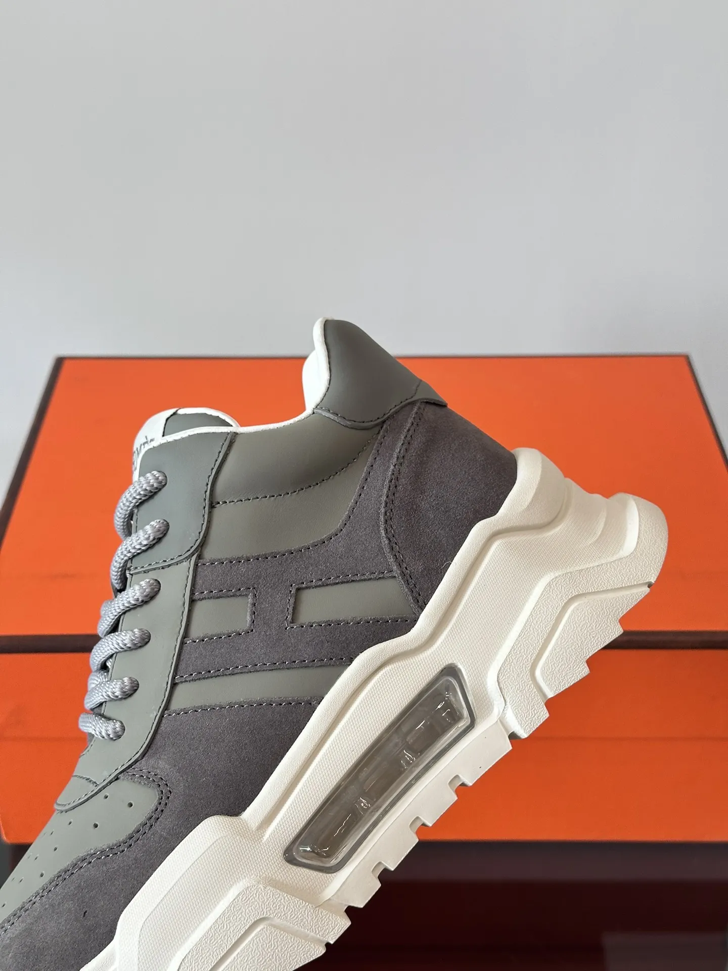 HERMES Hugo 厚底スニーカー グレー カジュアルスタイル - 画像 (9)
