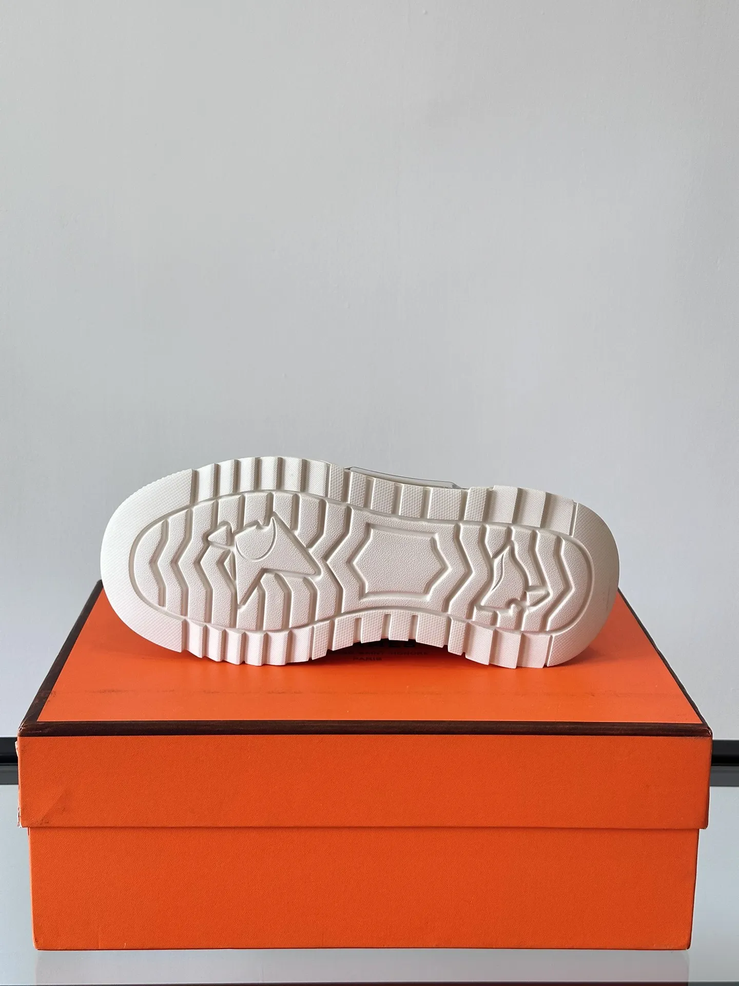 HERMES Hugo 厚底スニーカー グレー カジュアルスタイル - 画像 (10)