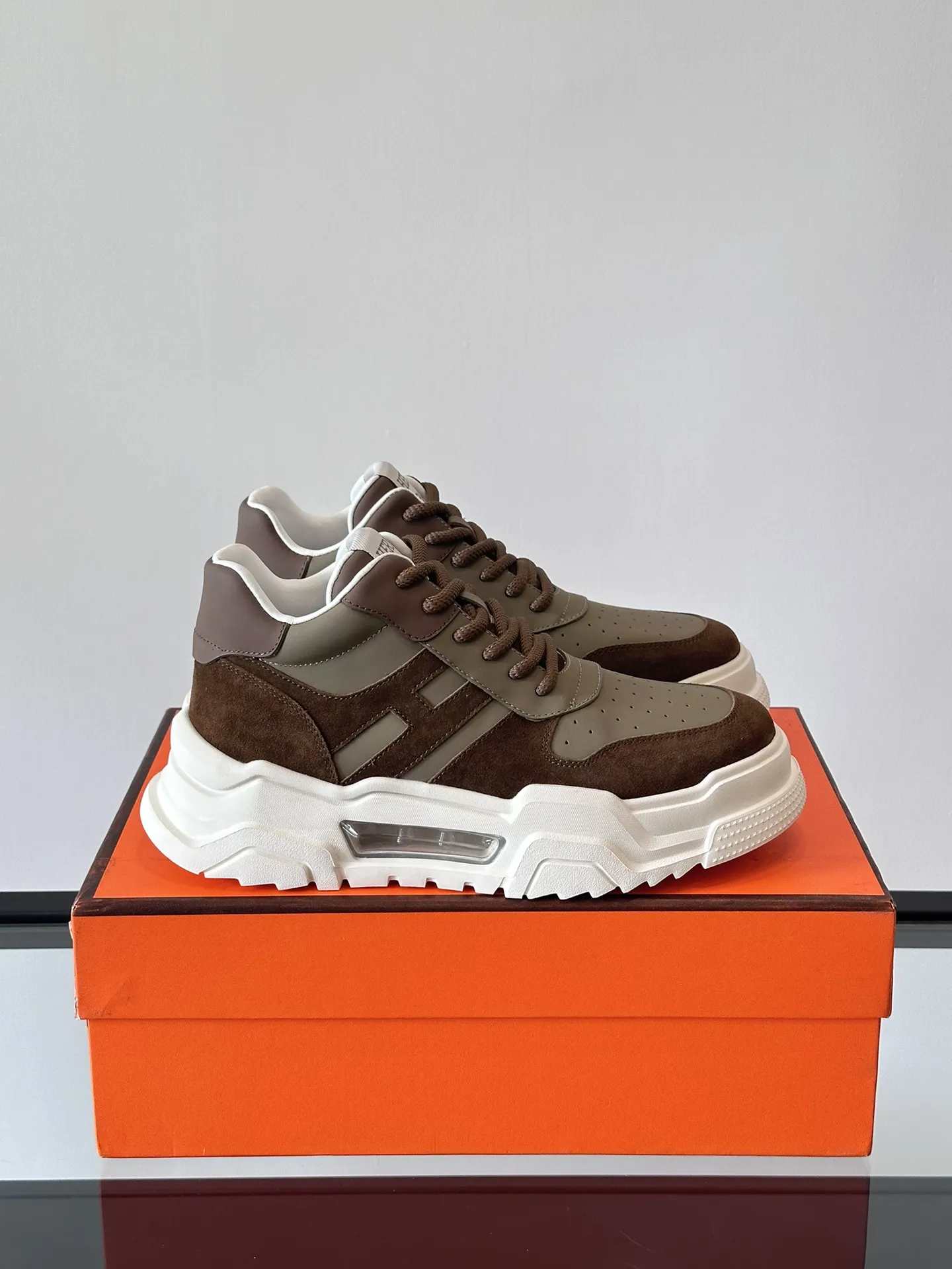 HERMES Hugo 厚底スニーカー ブラウン スタイル