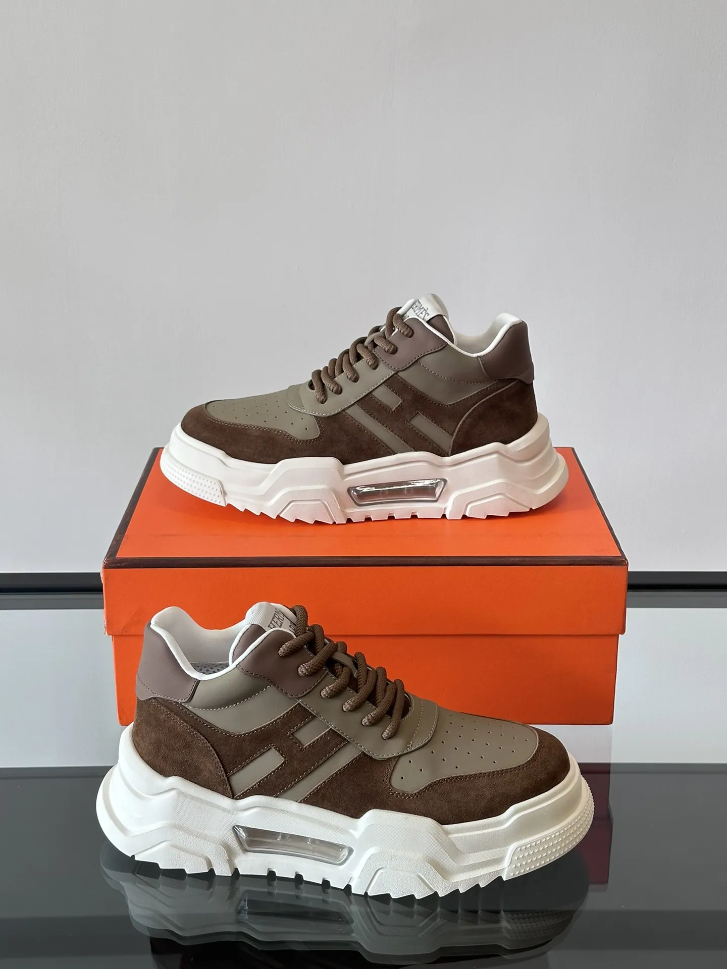 HERMES Hugo 厚底スニーカー ブラウン スタイル - 画像 (5)