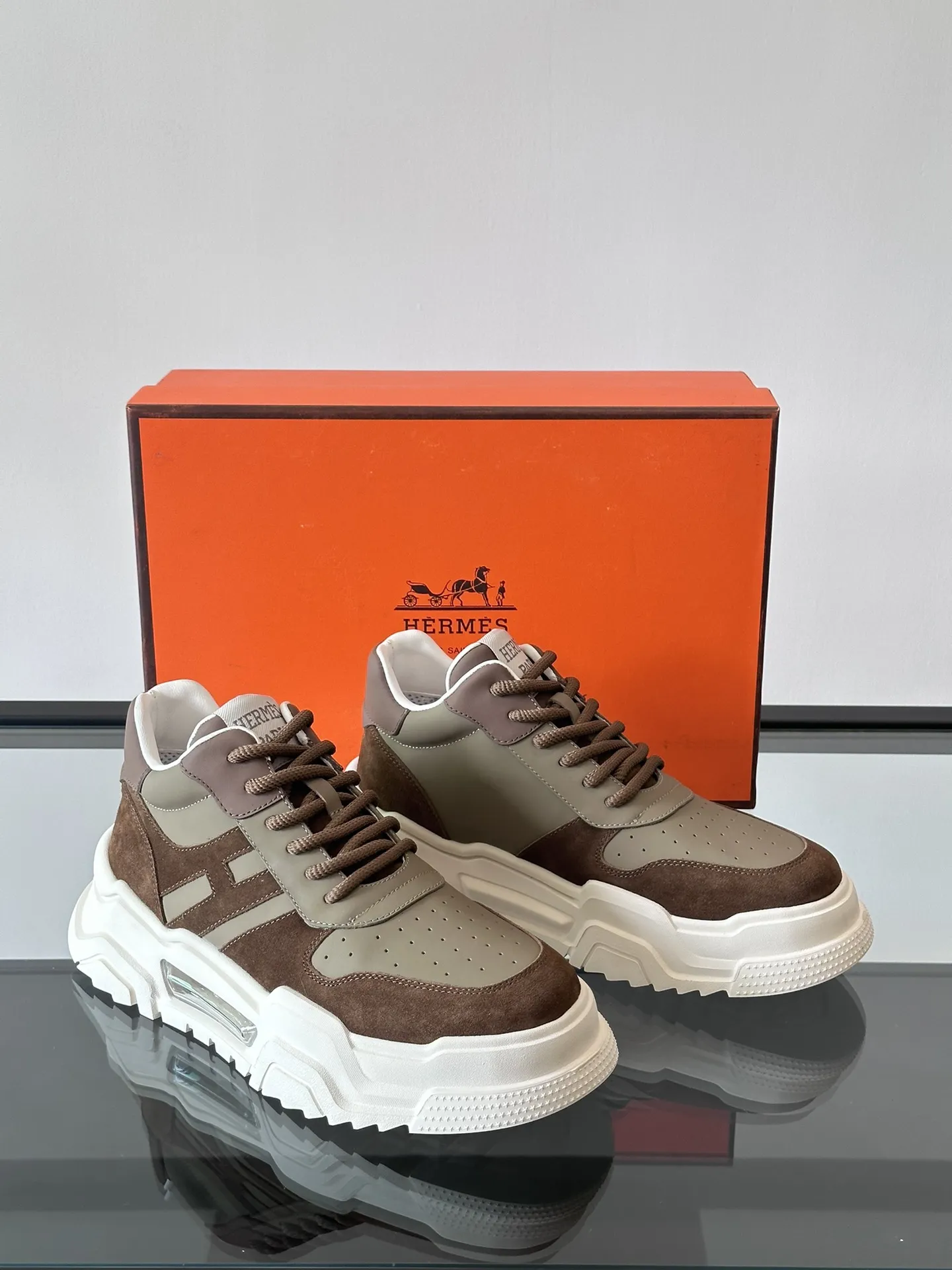 HERMES Hugo 厚底スニーカー ブラウン スタイル - 画像 (6)