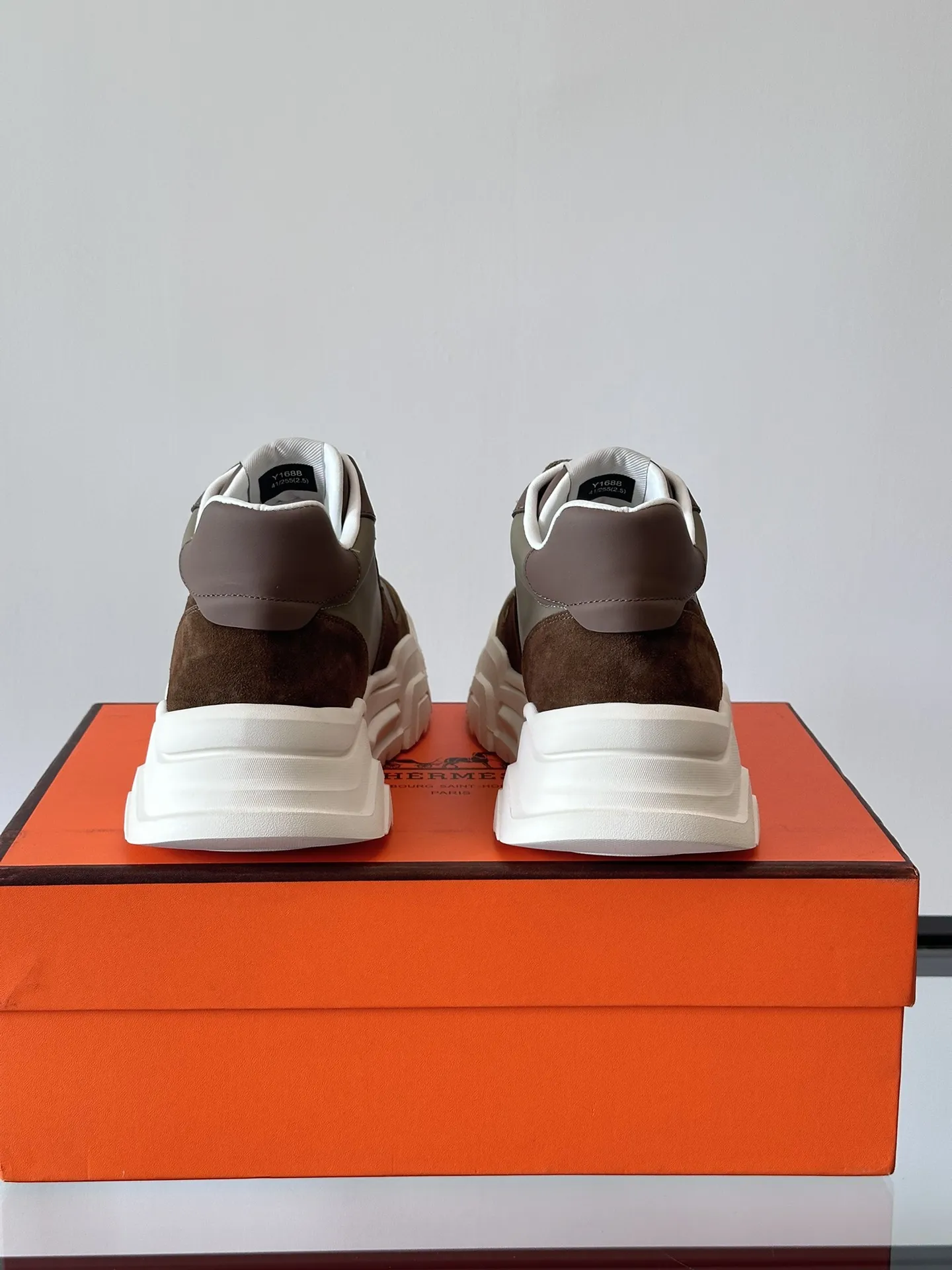 HERMES Hugo 厚底スニーカー ブラウン スタイル - 画像 (8)