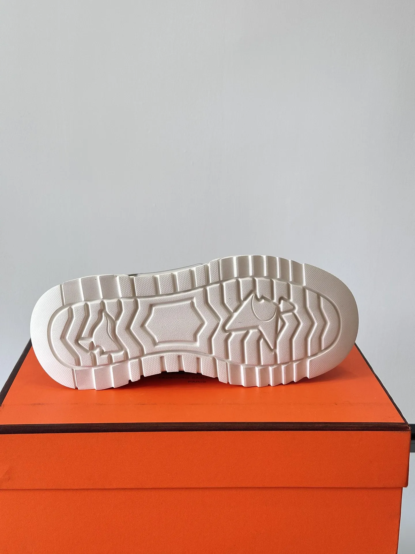 HERMES Hugo 厚底スニーカー ブラウン スタイル - 画像 (10)