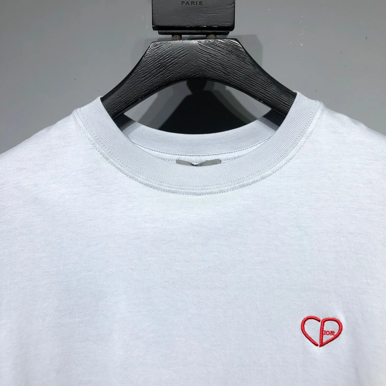 Christian Dior 白 Tシャツ CD Heart 刺繍 宽松デザイン - 画像 (4)