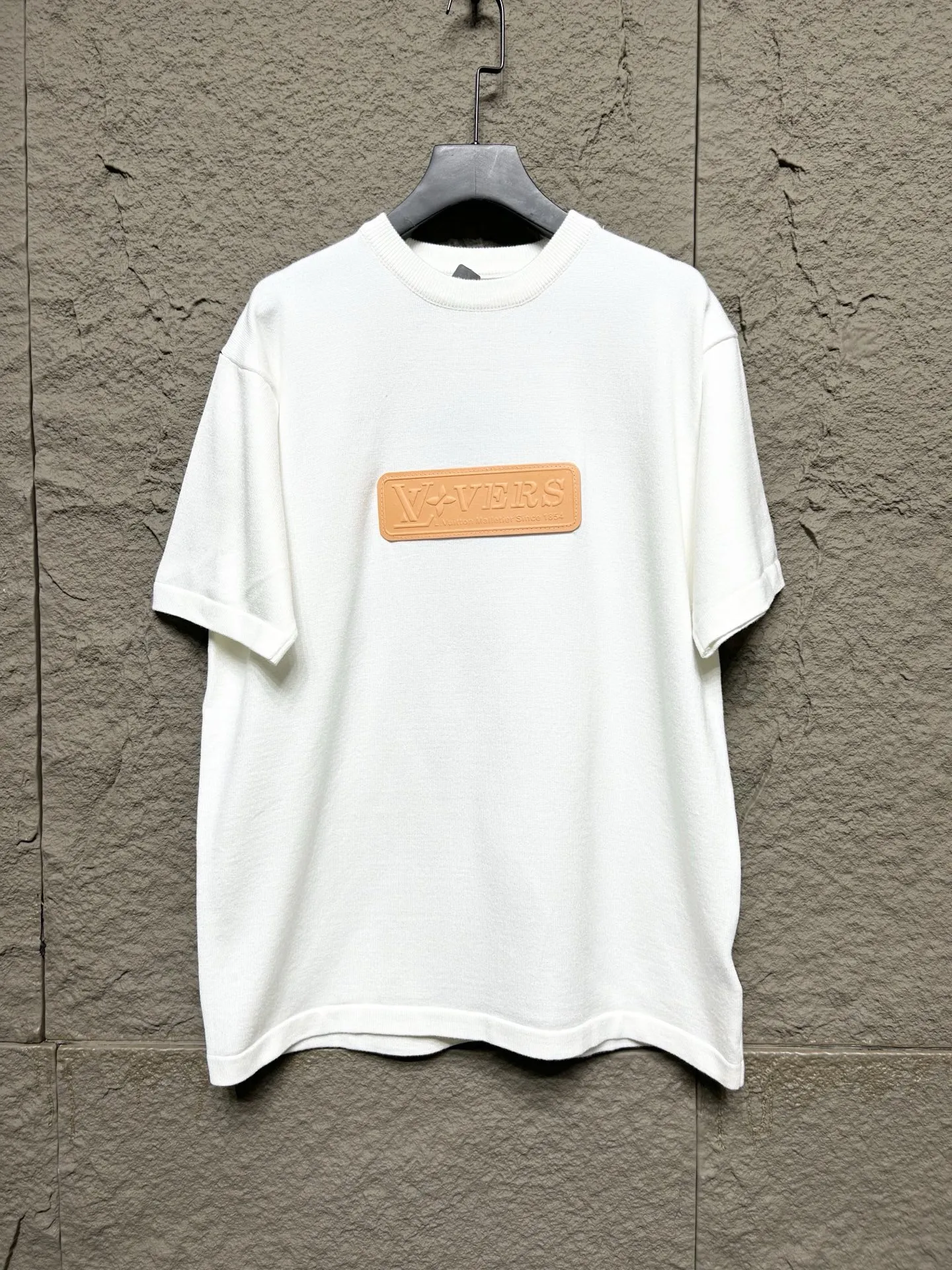 LOUIS VUITTON ホワイト 2025 春夏新作 シリコンレザーラベル 半袖