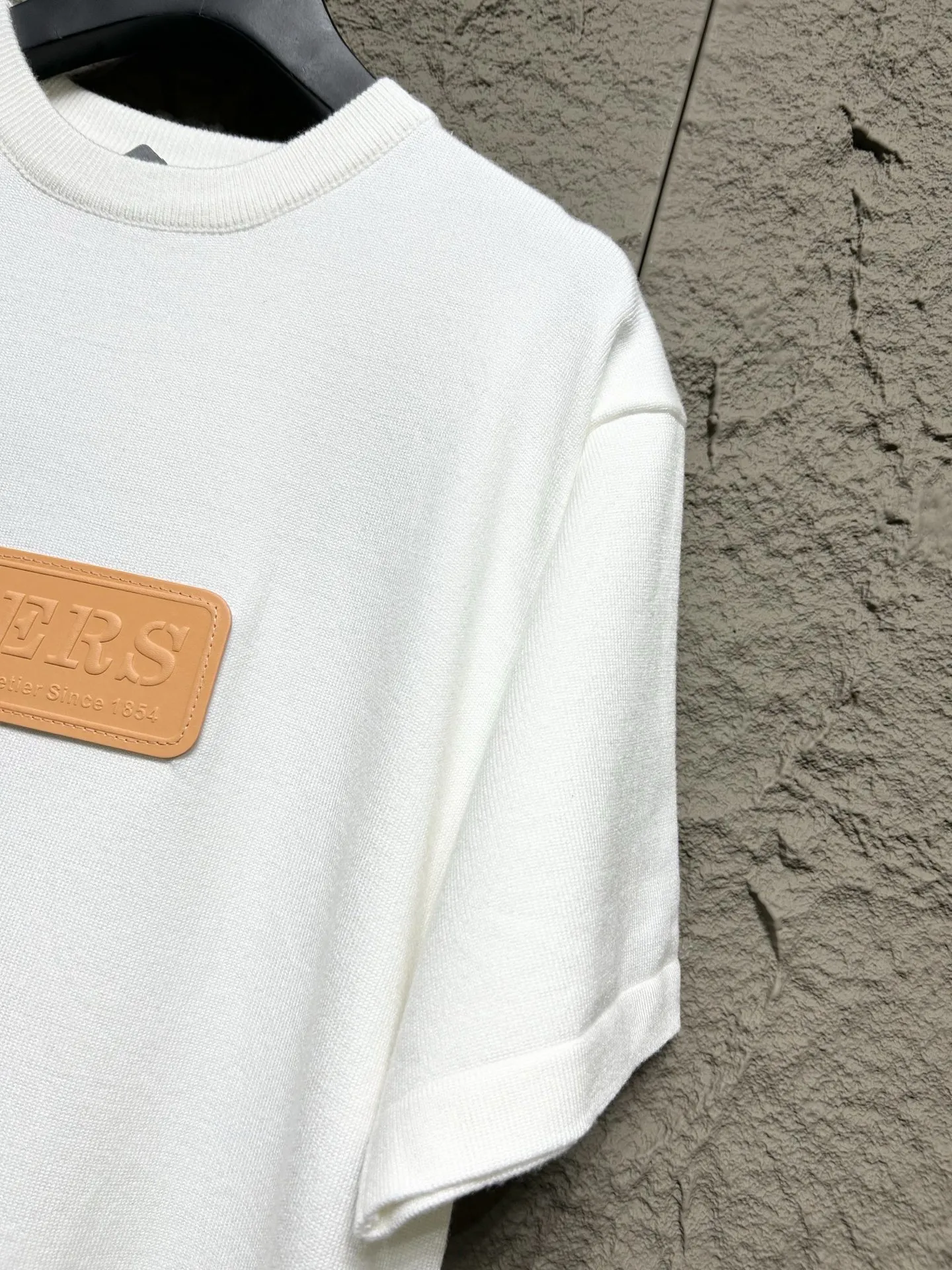 LOUIS VUITTON ホワイト 2025 春夏新作 シリコンレザーラベル 半袖 - 画像 (7)