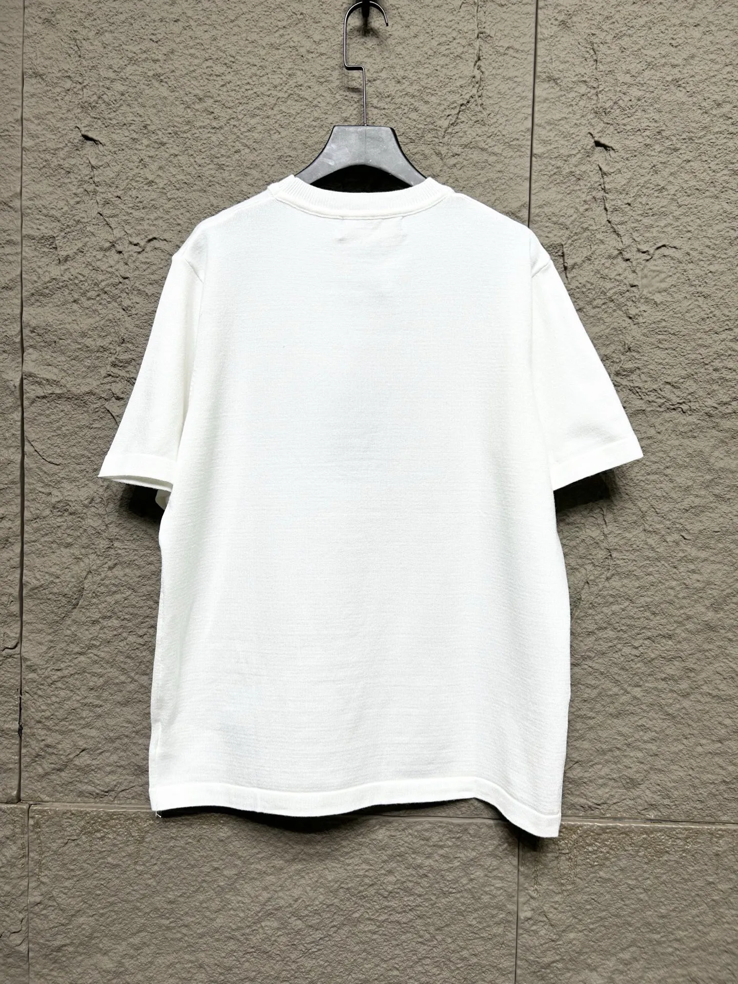 LOUIS VUITTON 2025年 巳年 ホワイトニット 半袖 - 画像 (3)