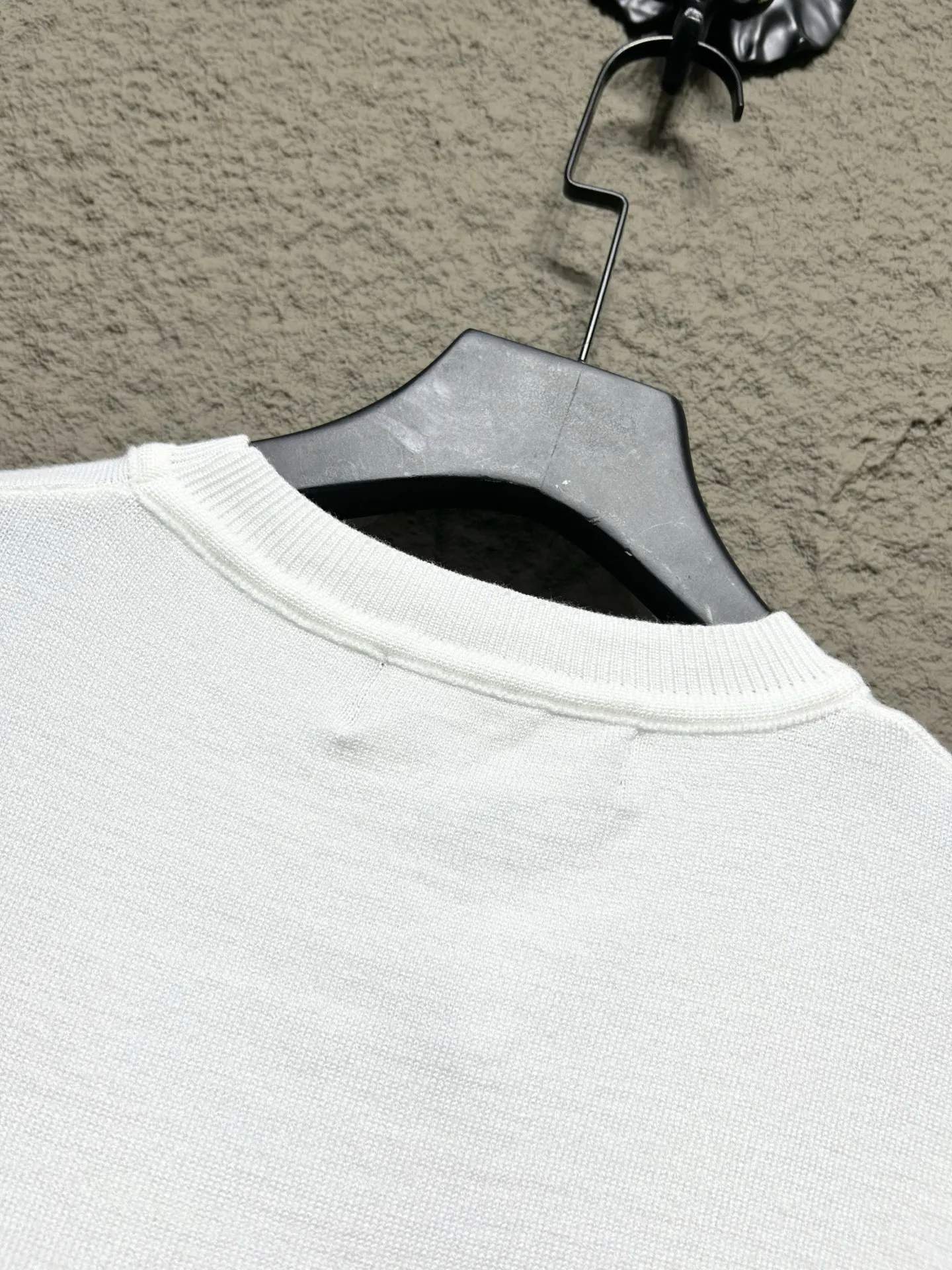 LOUIS VUITTON 2025年 巳年 ホワイトニット 半袖 - 画像 (5)