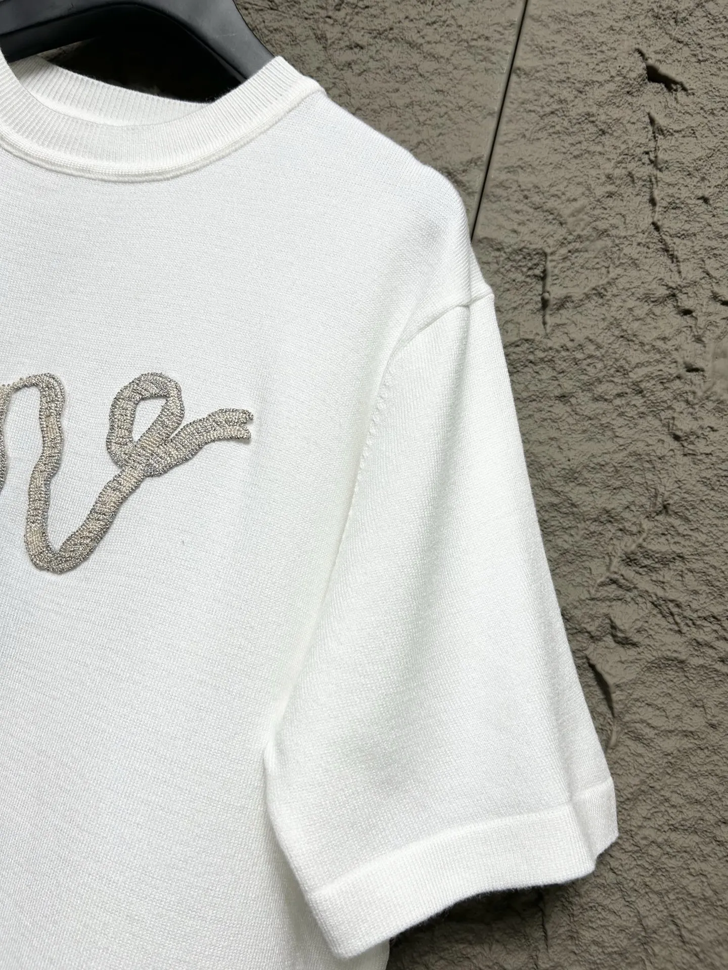 LOUIS VUITTON 2025年 巳年 ホワイトニット 半袖 - 画像 (6)