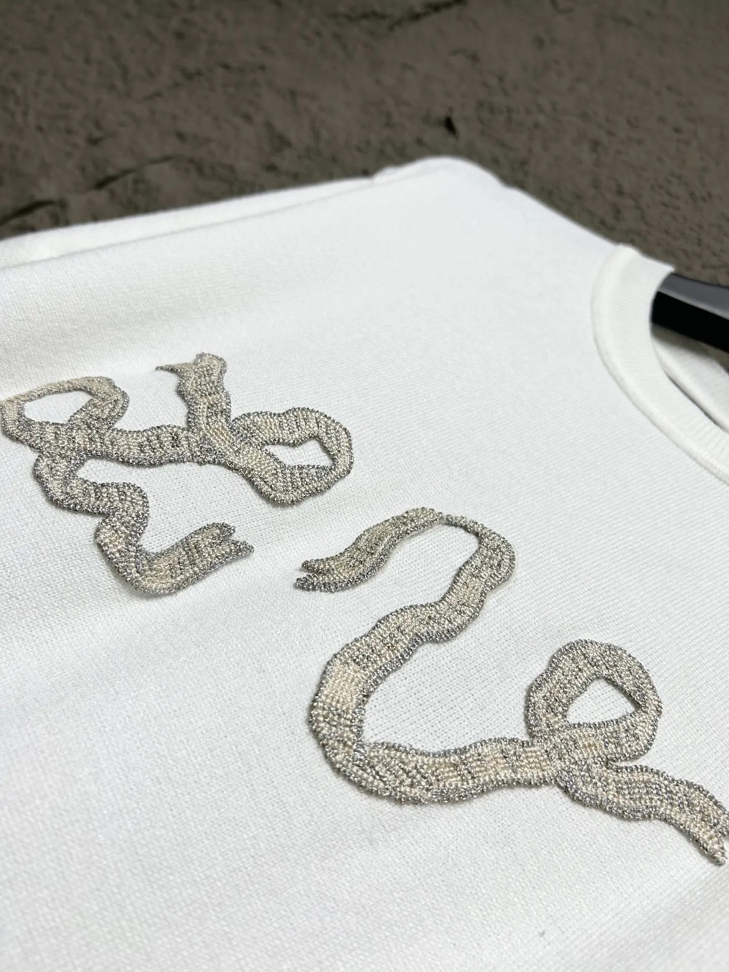 LOUIS VUITTON 2025年 巳年 ホワイトニット 半袖 - 画像 (7)