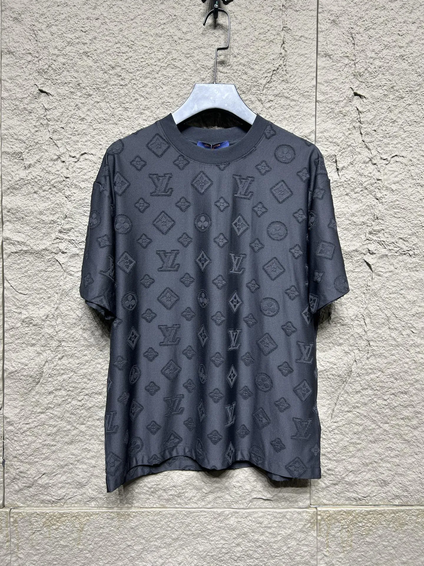 LV 白黒 クラシックロゴ Jacquard Tシャツ - 画像 (4)