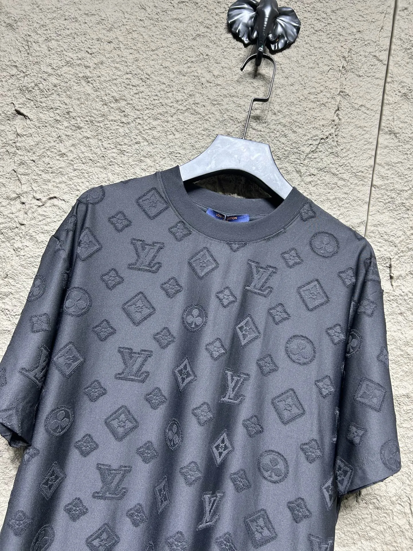 LV 白黒 クラシックロゴ Jacquard Tシャツ - 画像 (6)