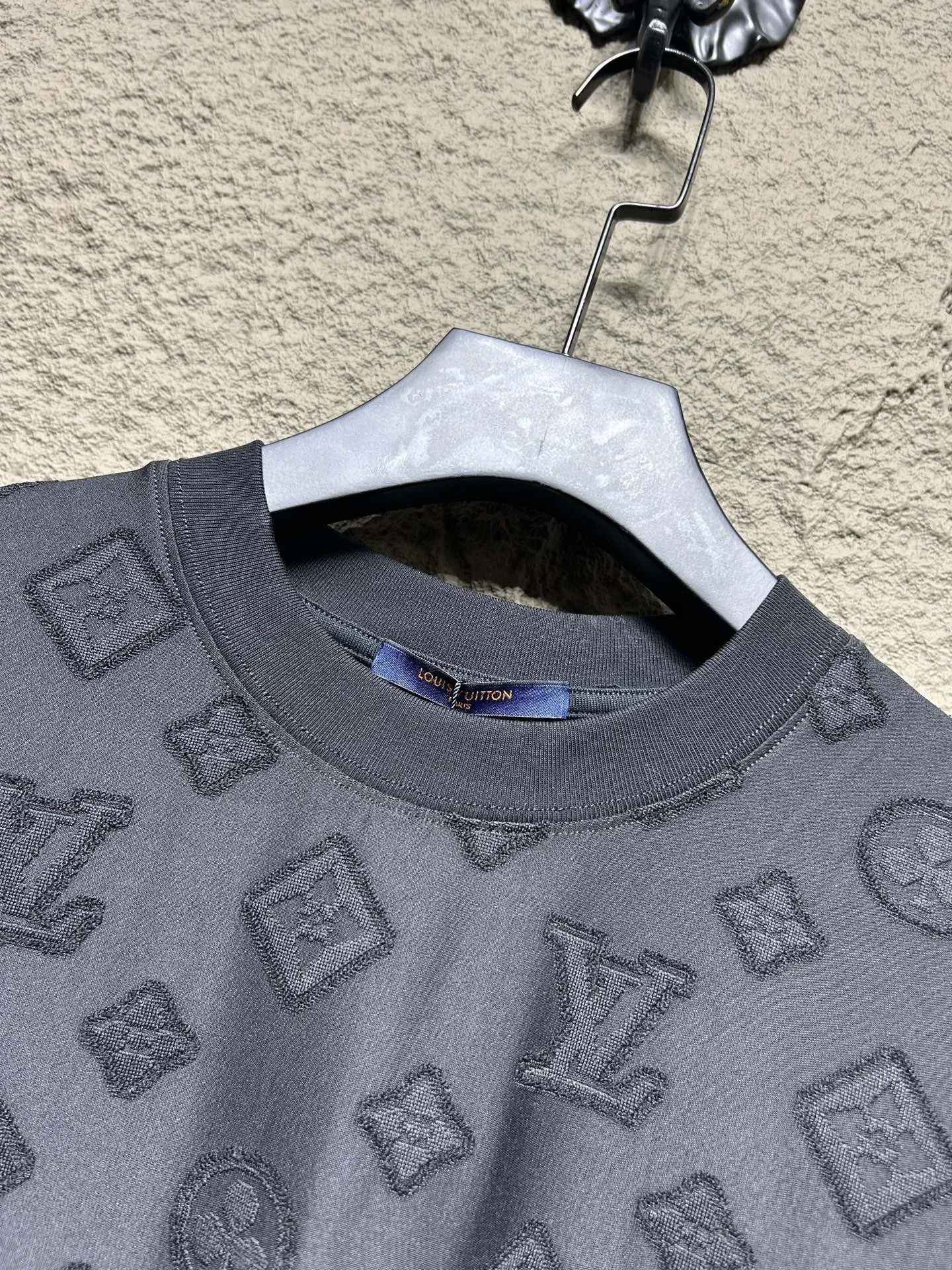 LV 白黒 クラシックロゴ Jacquard Tシャツ - 画像 (8)