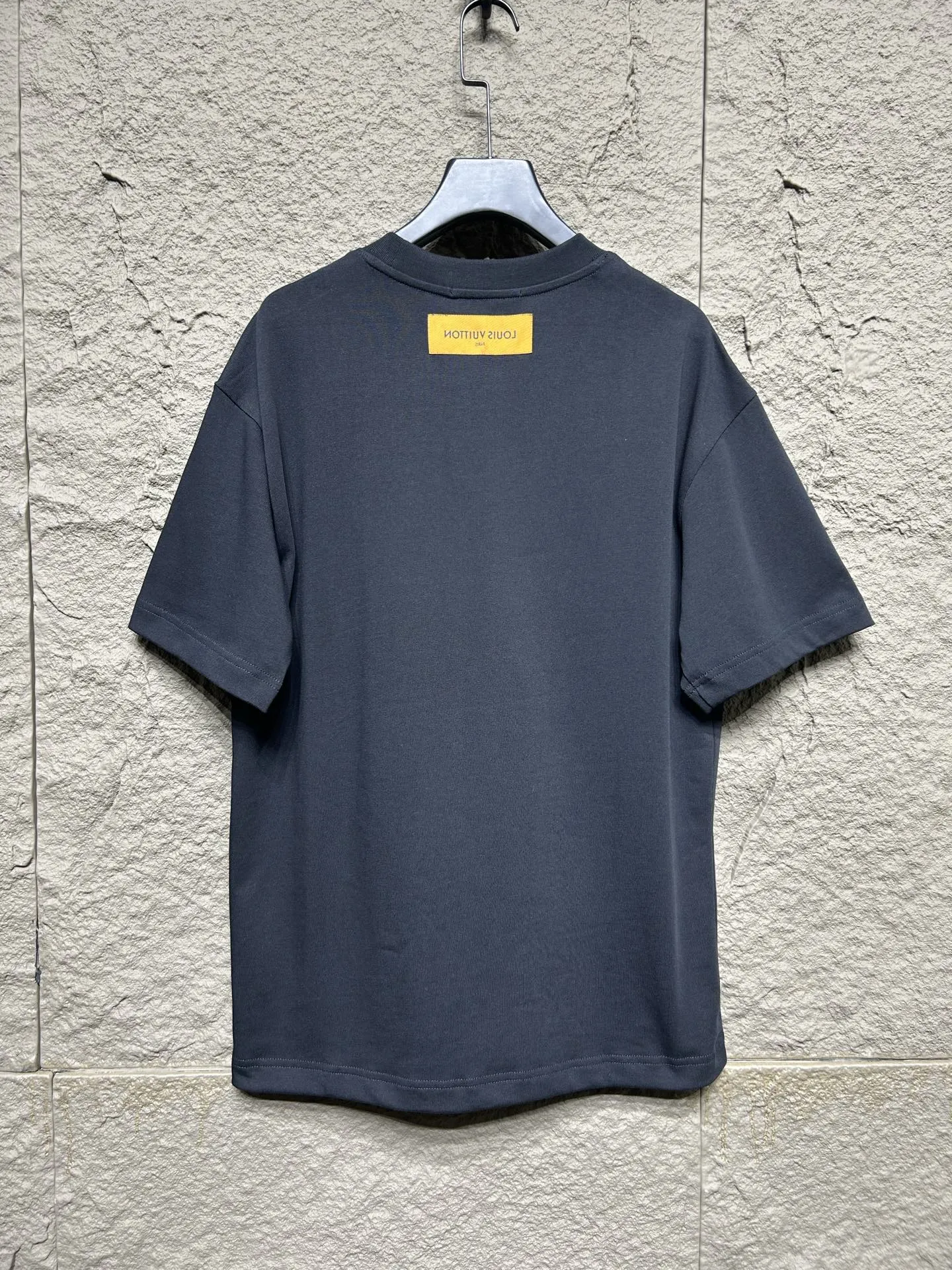 LOUIS VUITTON 緑刺繍ロゴTシャツ - 画像 (3)