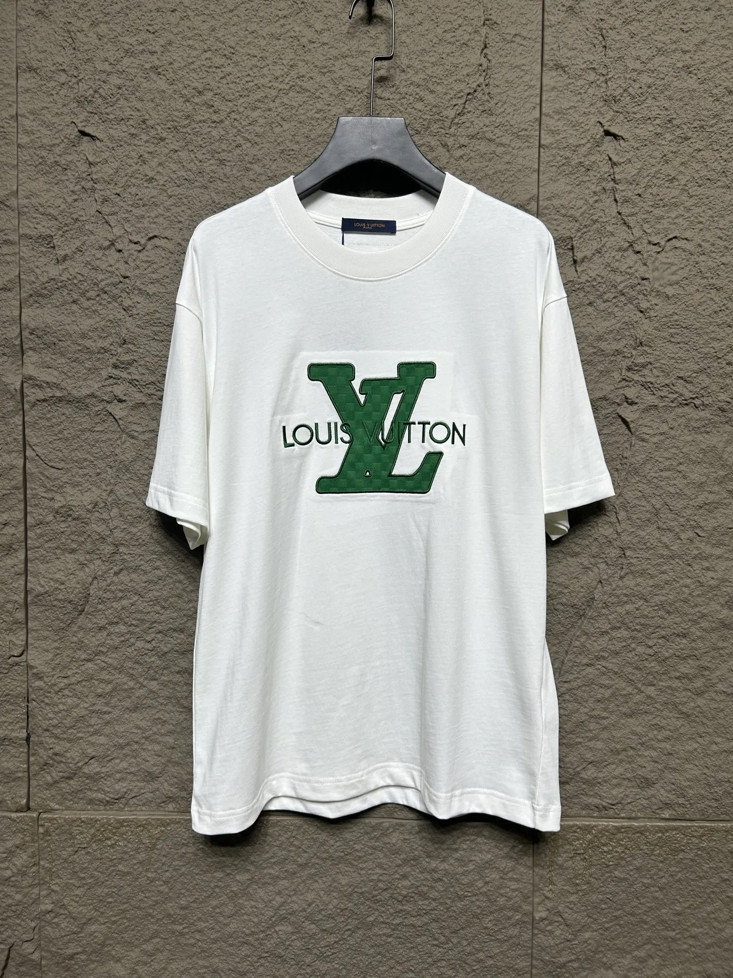 LOUIS VUITTON 緑刺繍ロゴTシャツ - 画像 (4)