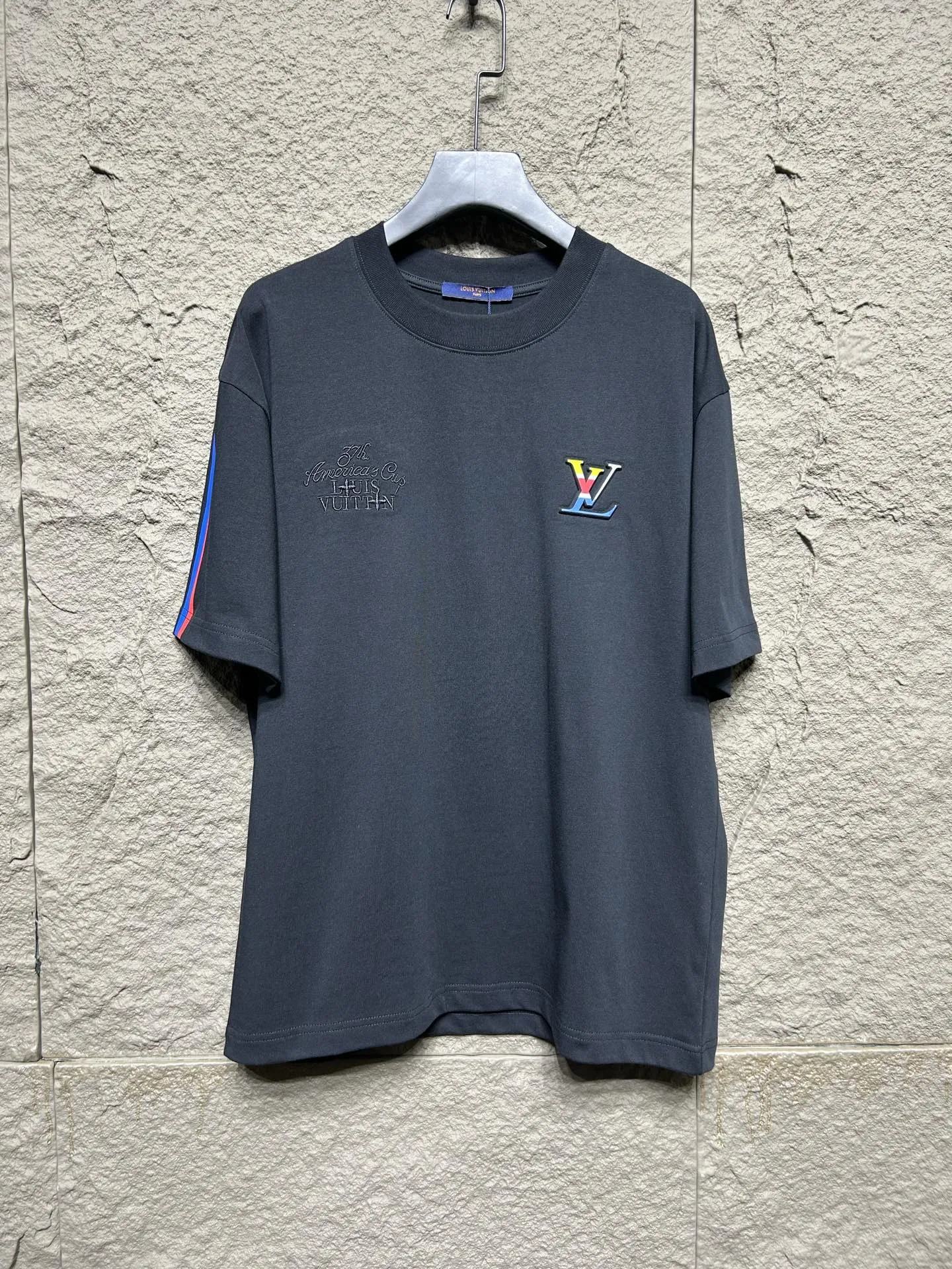 Louis Vuitton Tシャツ カラフルロゴ 黒白
