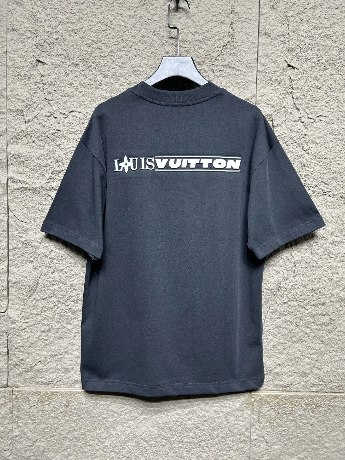 Louis Vuitton Tシャツ カラフルロゴ 黒白 - 画像 (3)