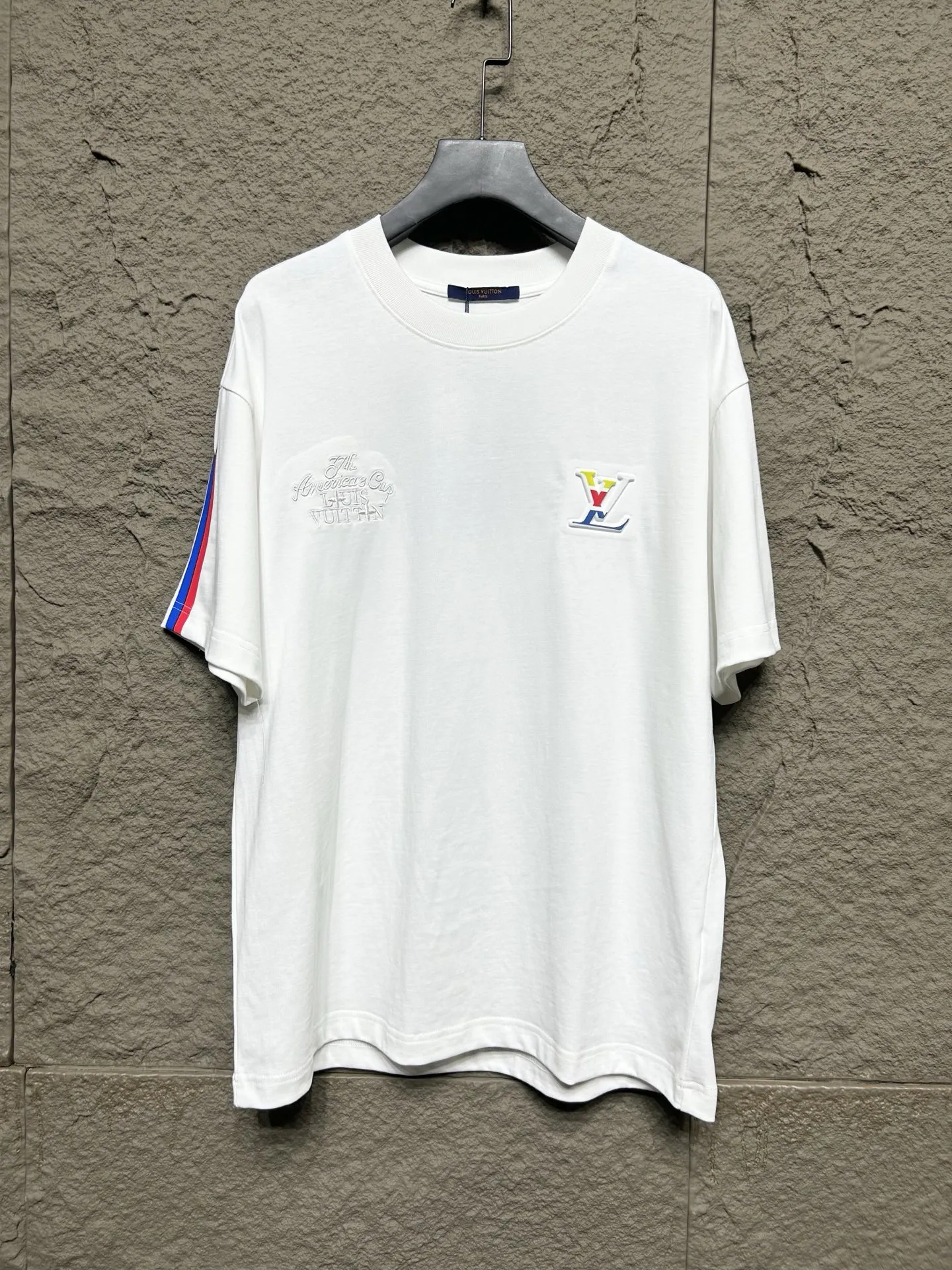 Louis Vuitton Tシャツ カラフルロゴ 黒白 - 画像 (4)