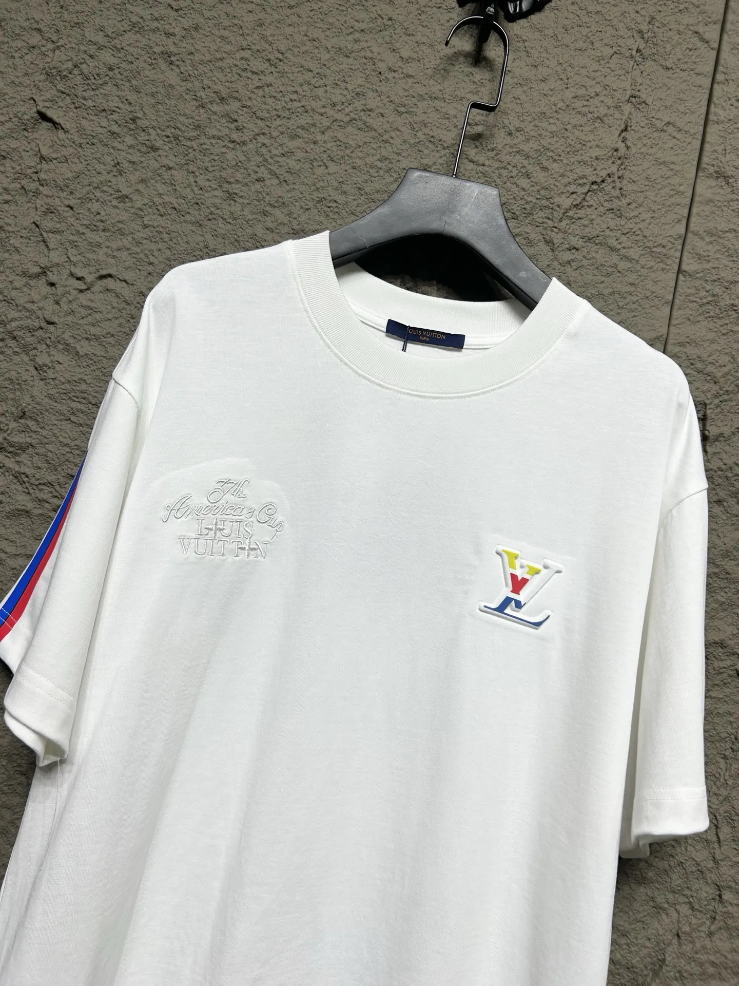 Louis Vuitton Tシャツ カラフルロゴ 黒白 - 画像 (6)