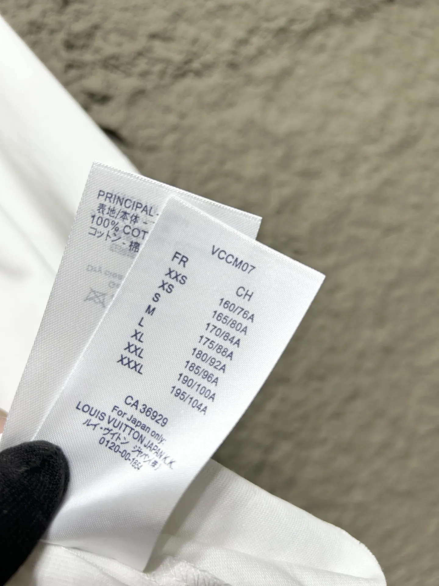 Louis Vuitton Tシャツ カラフルロゴ 黒白 - 画像 (10)