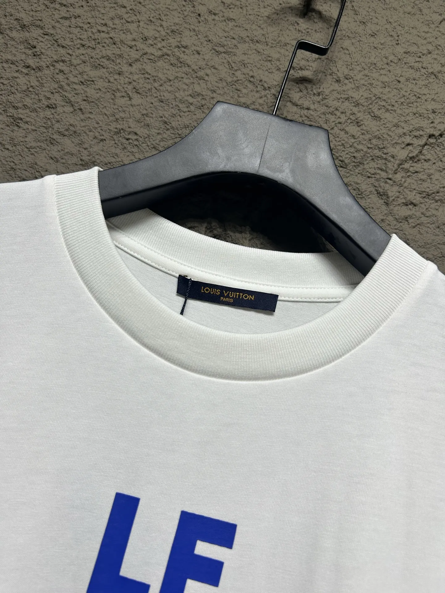 LOUIS VUITTON 白 Tシャツ Le Monde Est A Vous - 画像 (5)