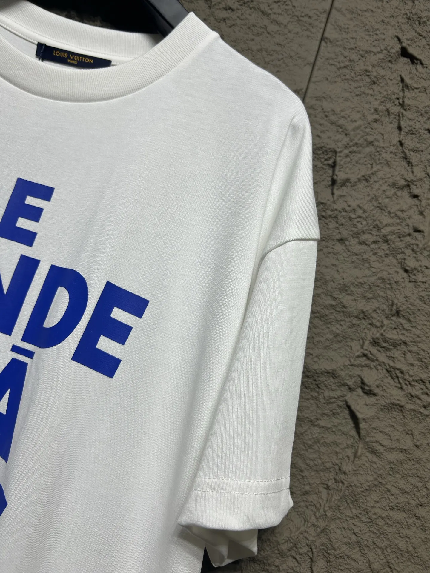 LOUIS VUITTON 白 Tシャツ Le Monde Est A Vous - 画像 (7)