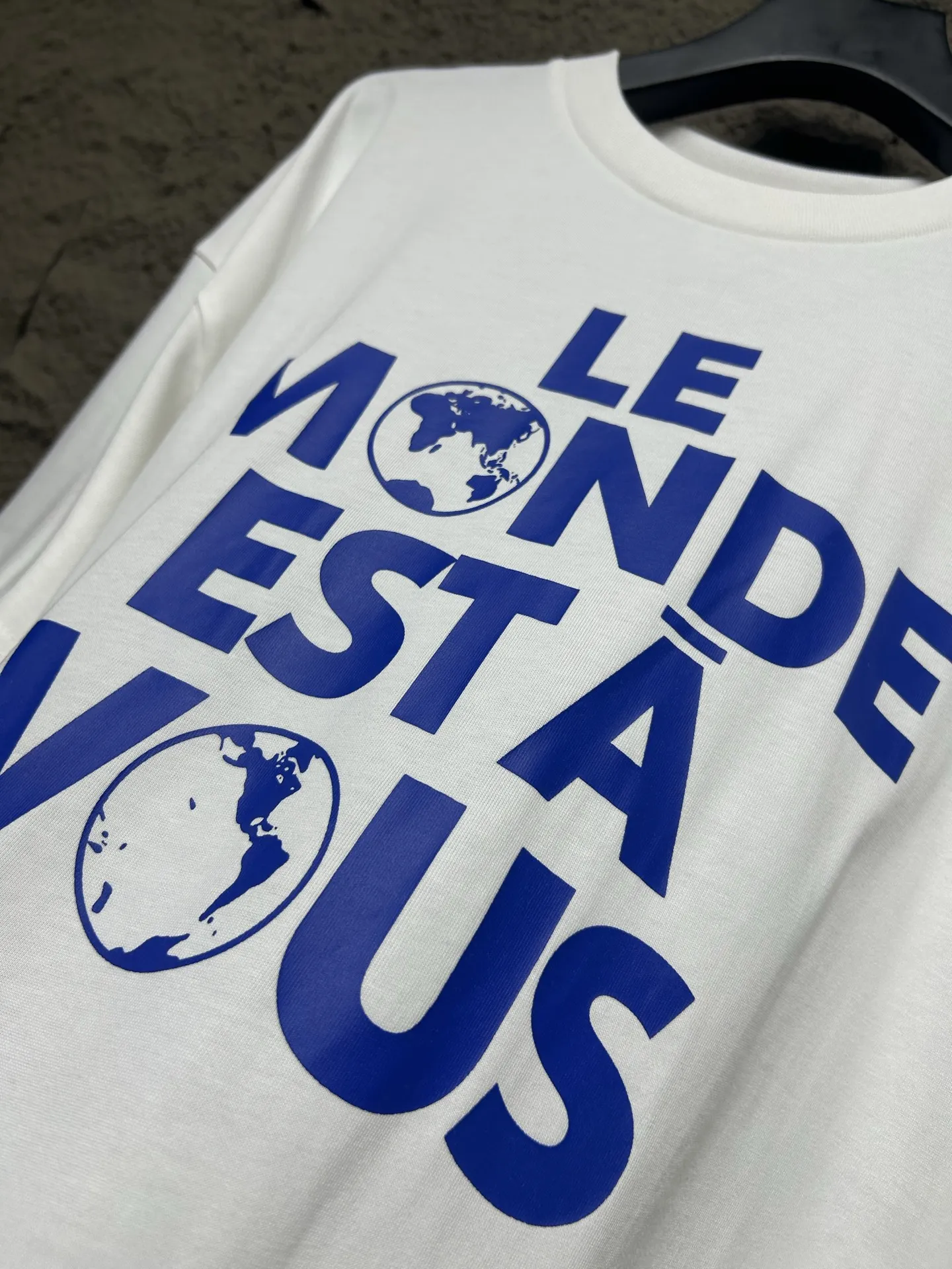 LOUIS VUITTON 白 Tシャツ Le Monde Est A Vous - 画像 (8)