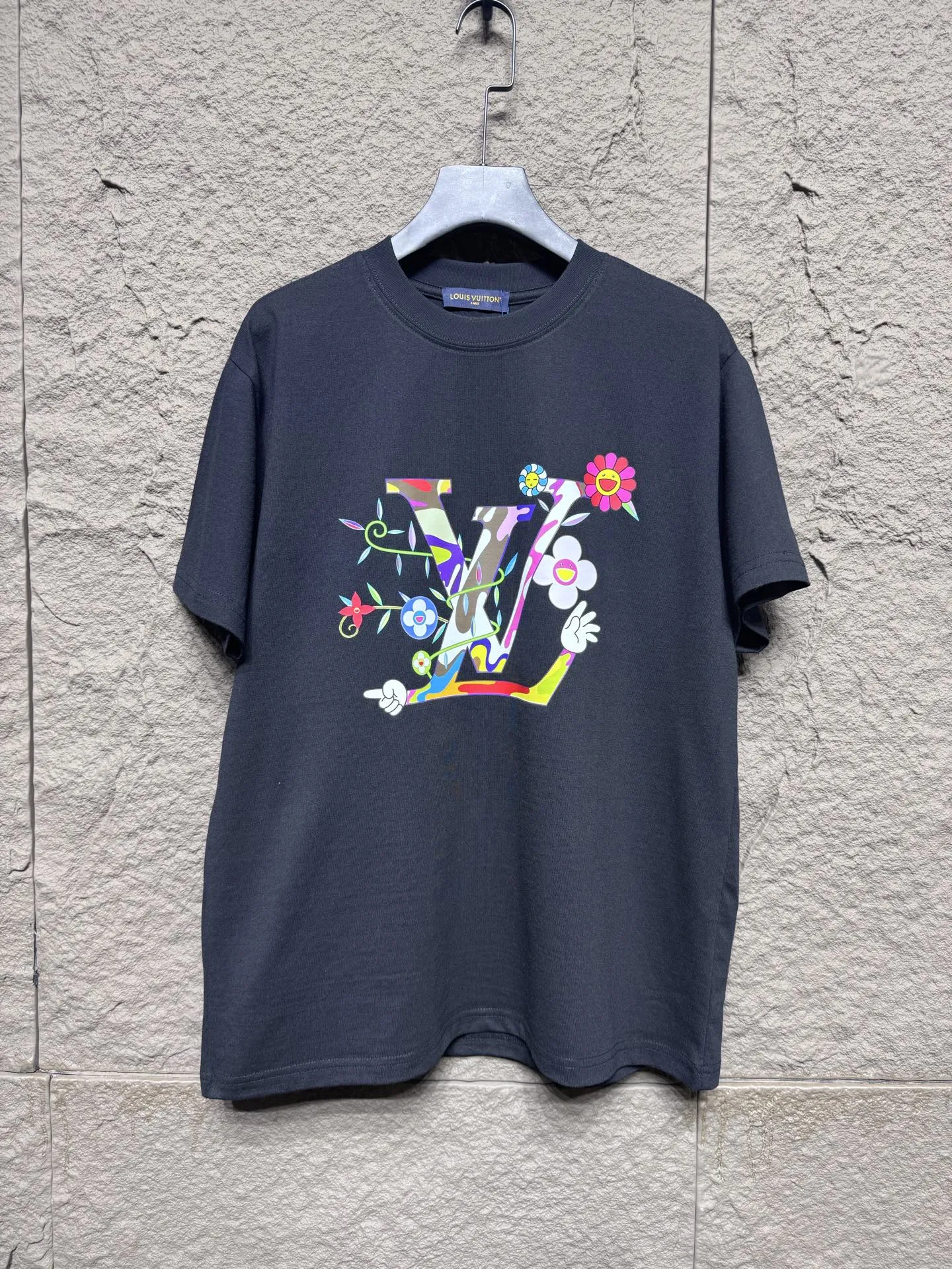 LOUIS VUITTON 黒白 Tシャツ 花柄デザイン