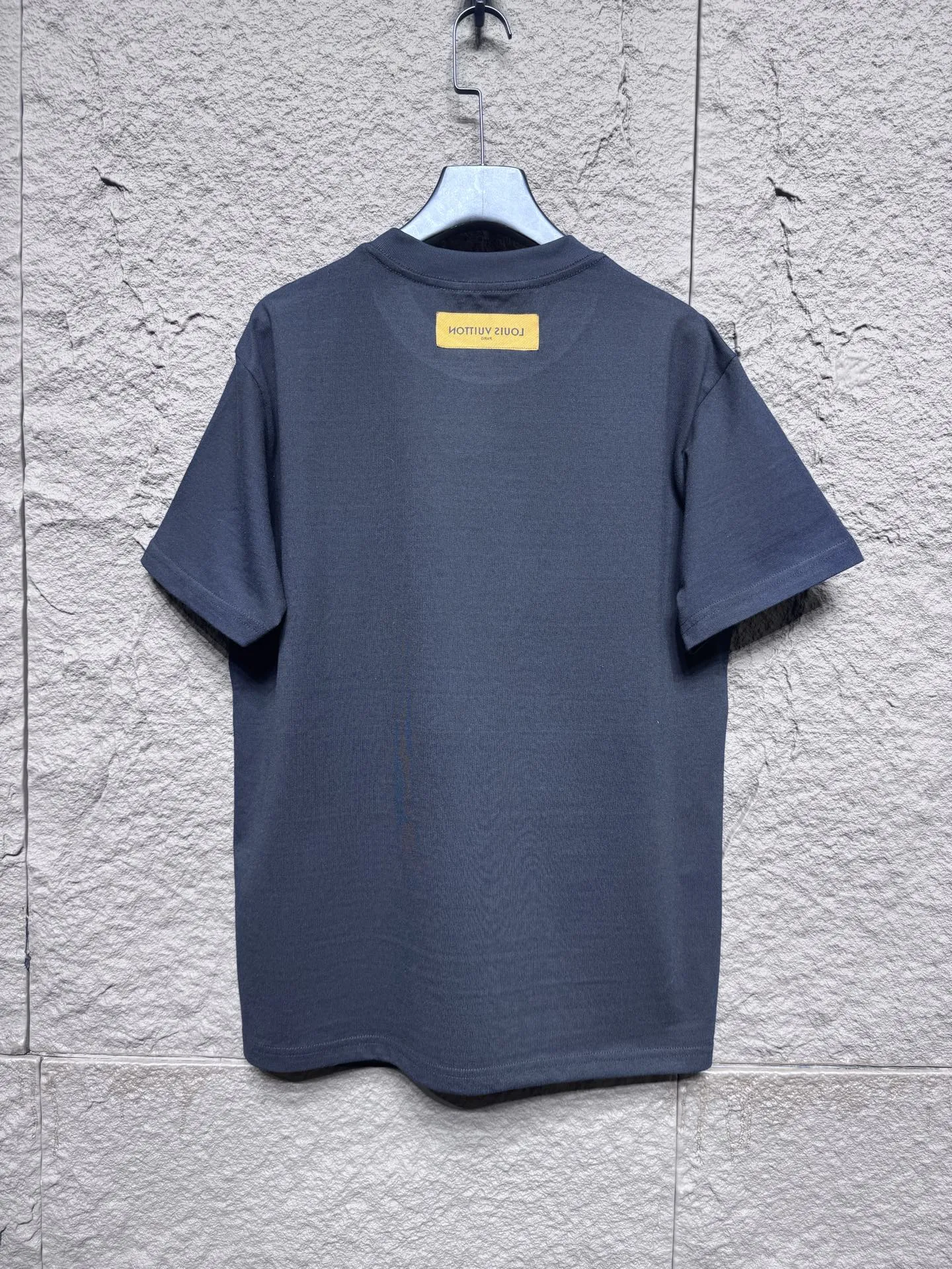 LOUIS VUITTON 黒白 Tシャツ 花柄デザイン - 画像 (3)