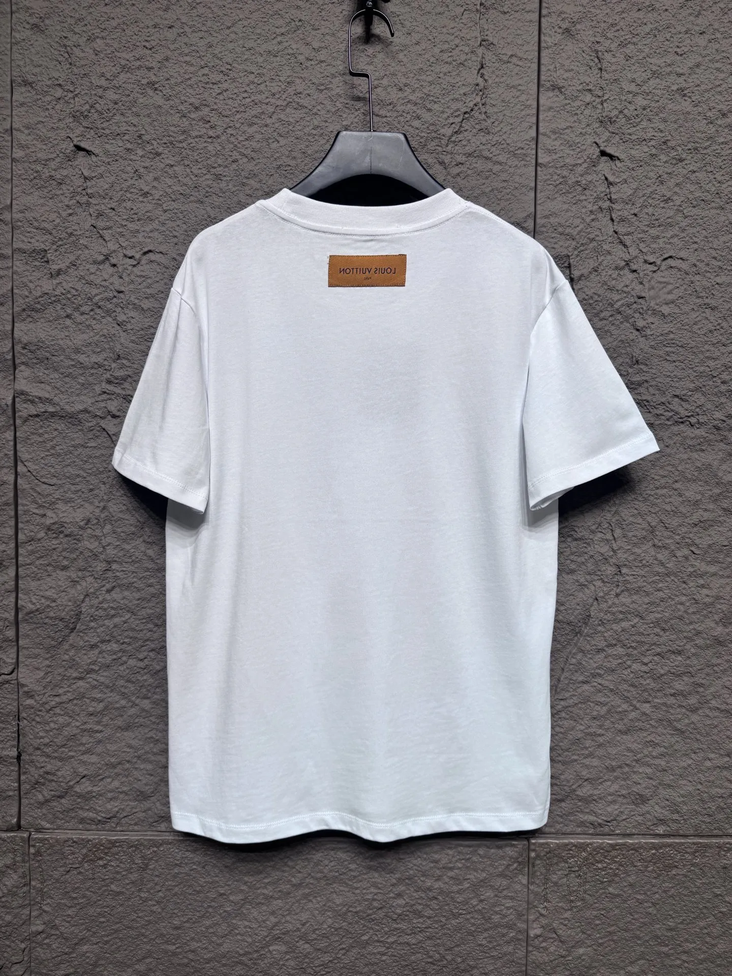 LOUIS VUITTON 黒白 Tシャツ 花柄デザイン - 画像 (4)