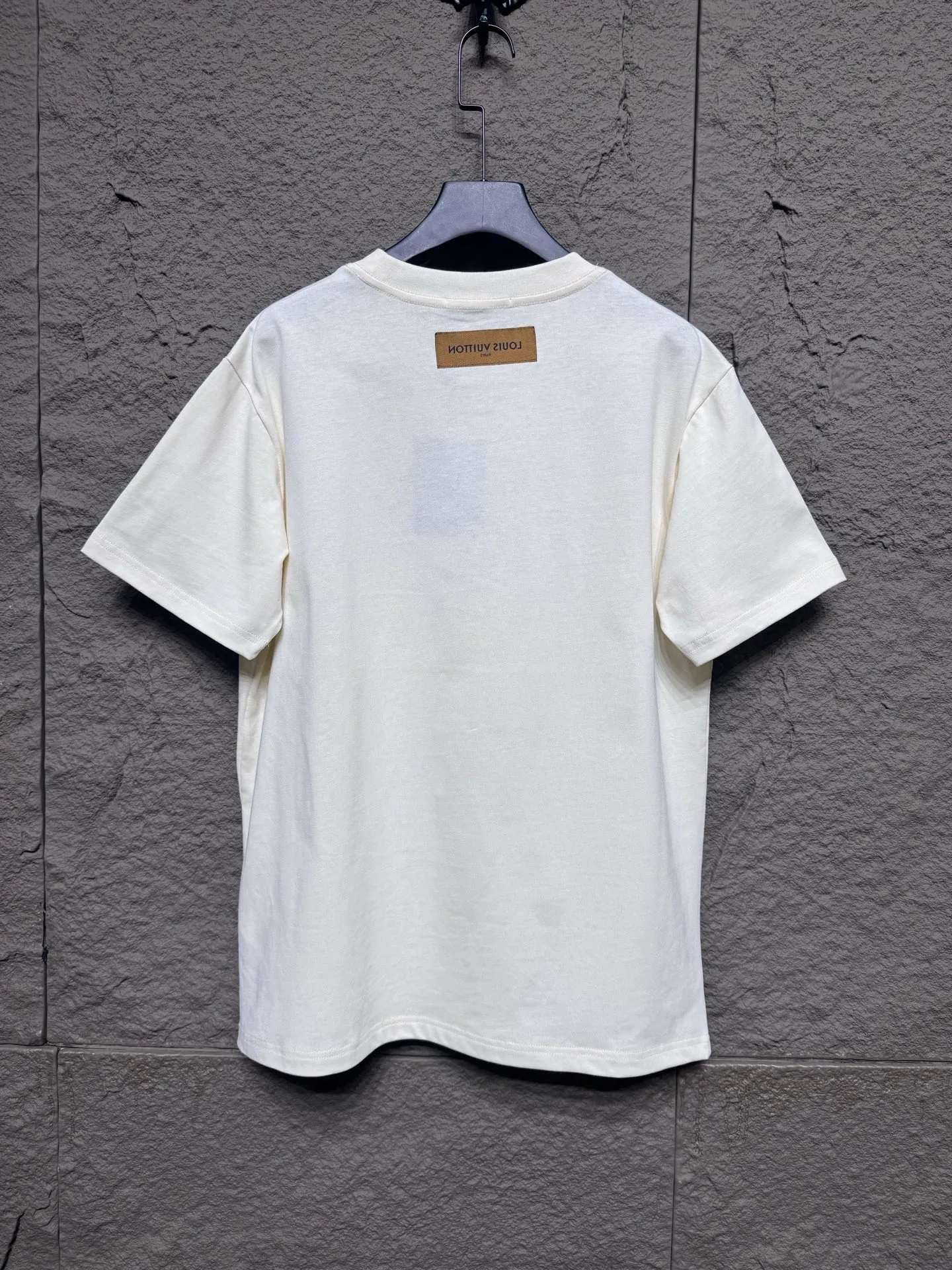 LOUIS VUITTON 黒白 Tシャツ 花柄デザイン - 画像 (7)