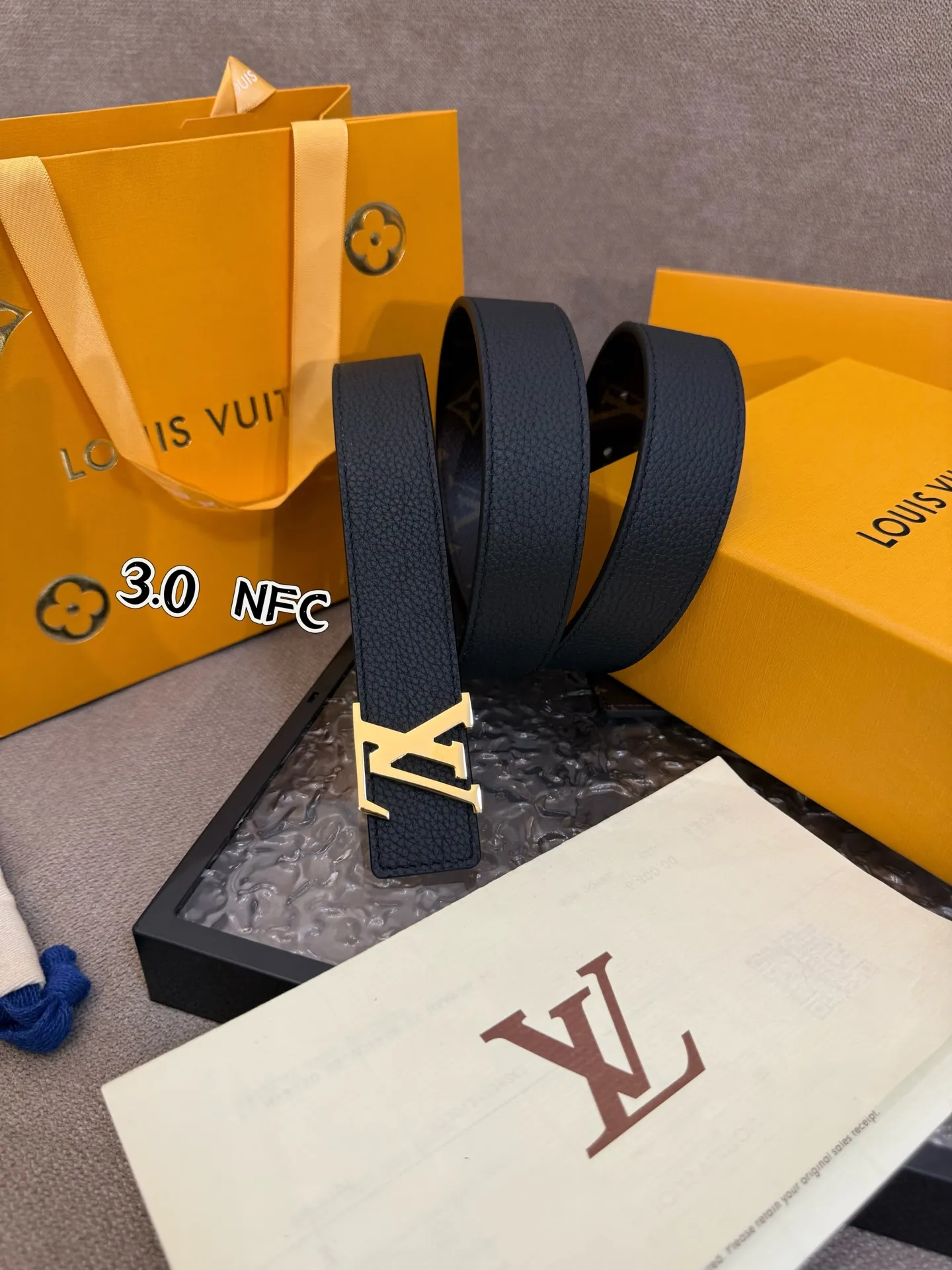 Louis Vuitton 黒 3.0cm LV Initiales ベルト