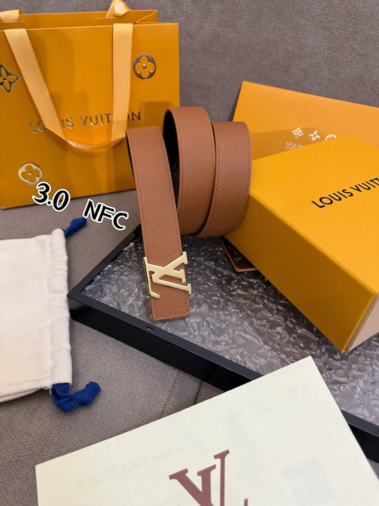 Louis Vuitton 3.0cm LV Initiales ベルト ブラウン