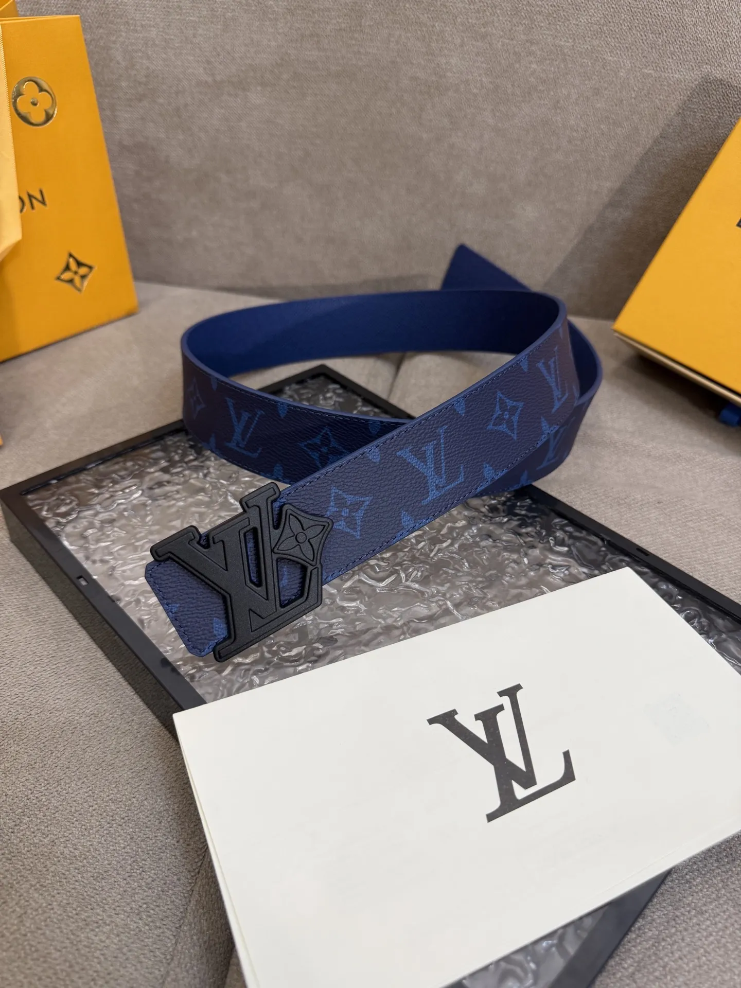 Louis Vuitton 新作ブルーベルトリバーシブル