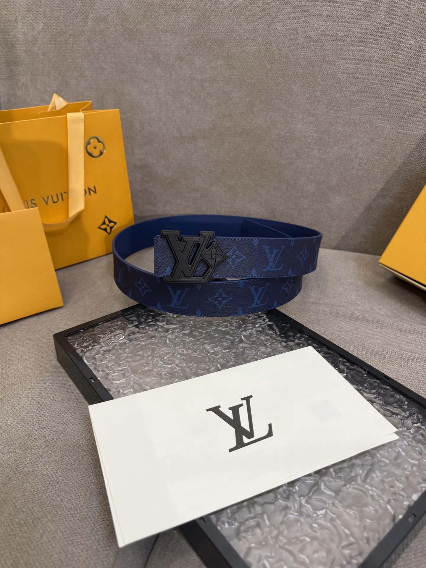 Louis Vuitton 新作ブルーベルトリバーシブル - 画像 (3)