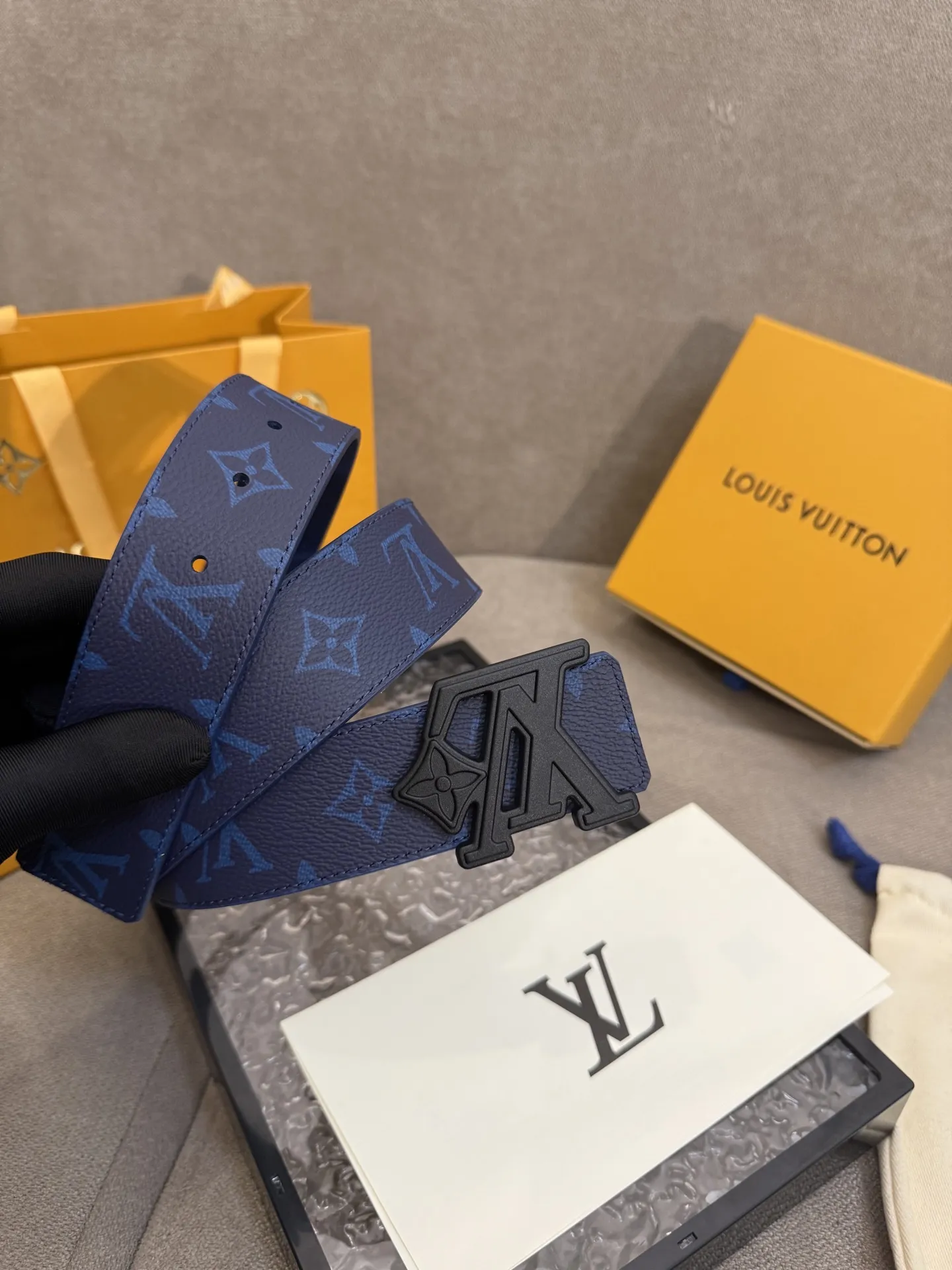 Louis Vuitton 新作ブルーベルトリバーシブル - 画像 (4)