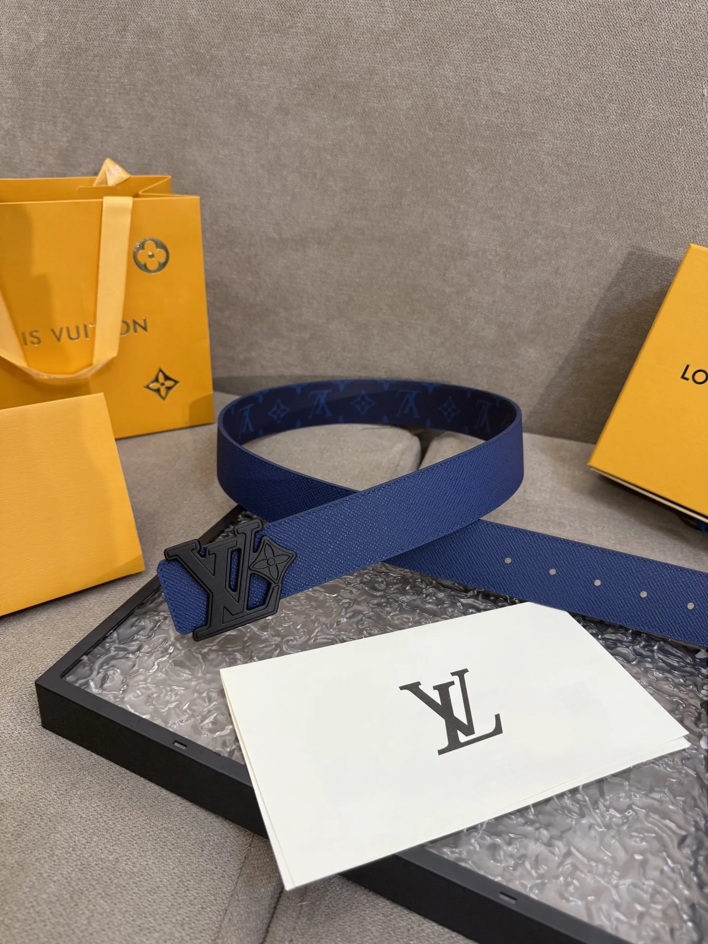 Louis Vuitton 新作ブルーベルトリバーシブル - 画像 (5)