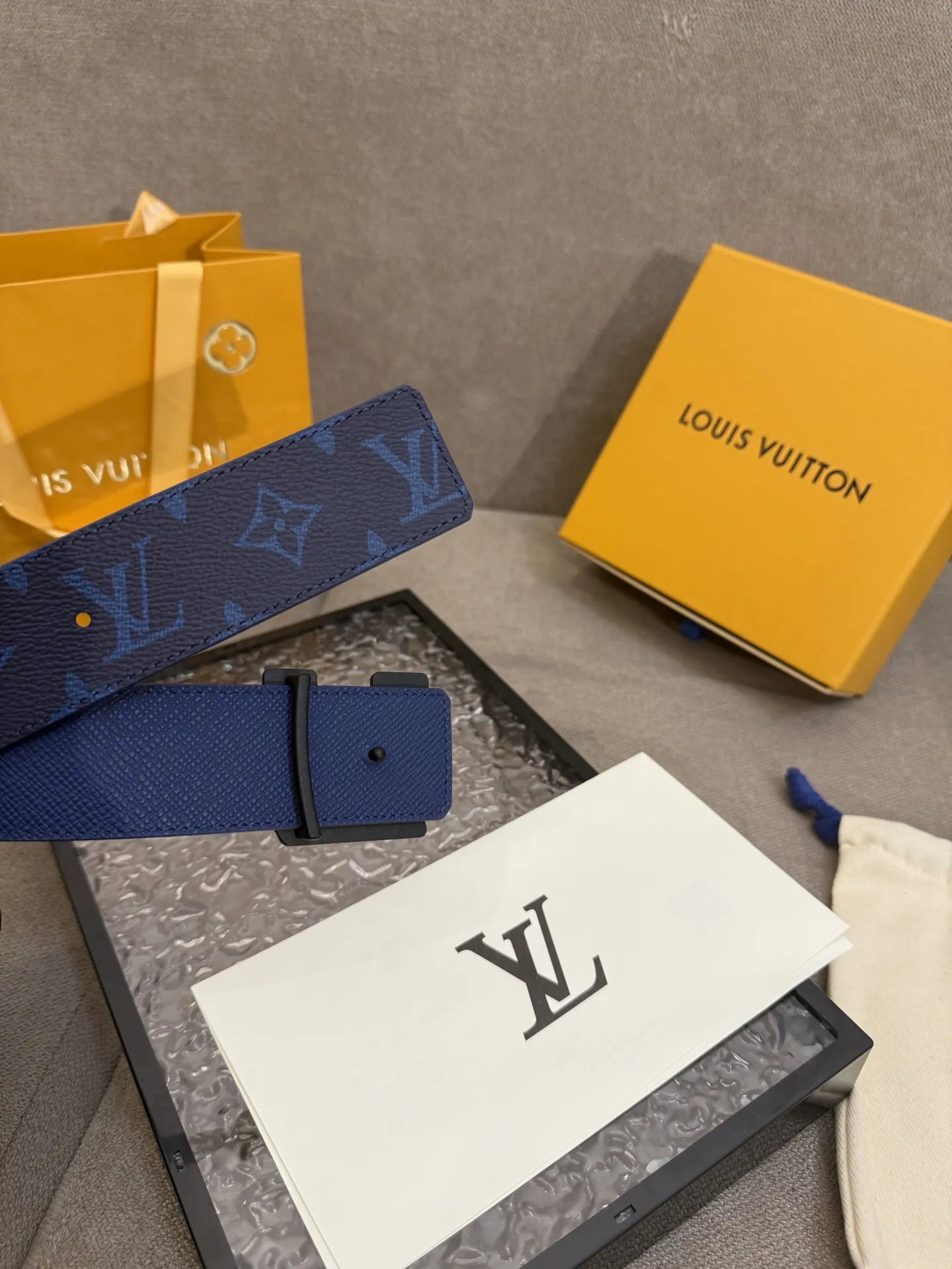 Louis Vuitton 新作ブルーベルトリバーシブル - 画像 (6)