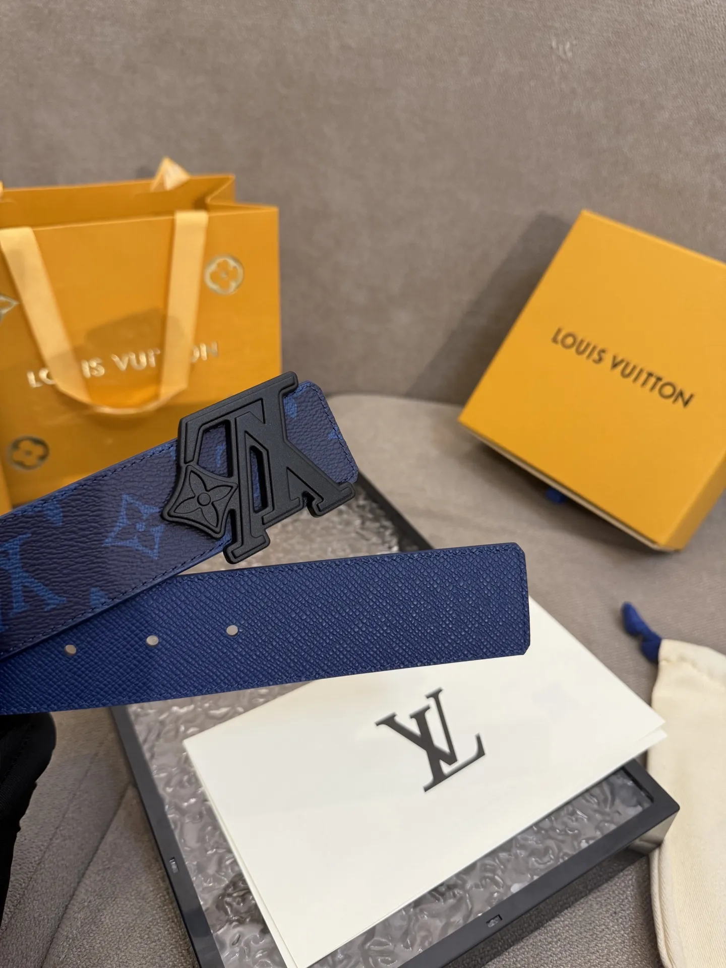 Louis Vuitton 新作ブルーベルトリバーシブル - 画像 (7)