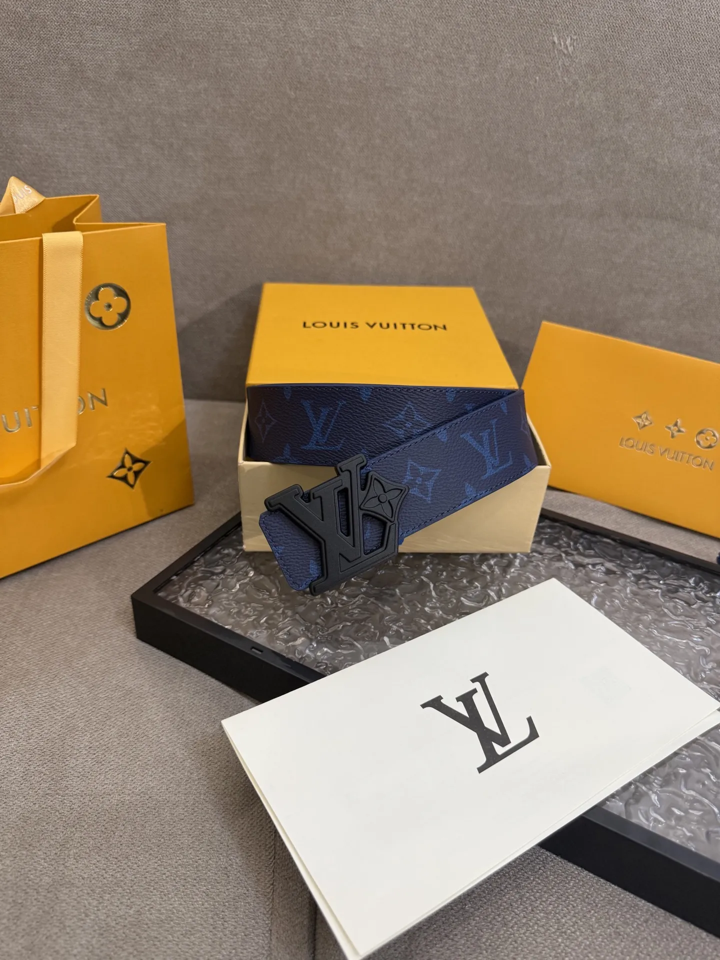 Louis Vuitton 新作ブルーベルトリバーシブル - 画像 (8)