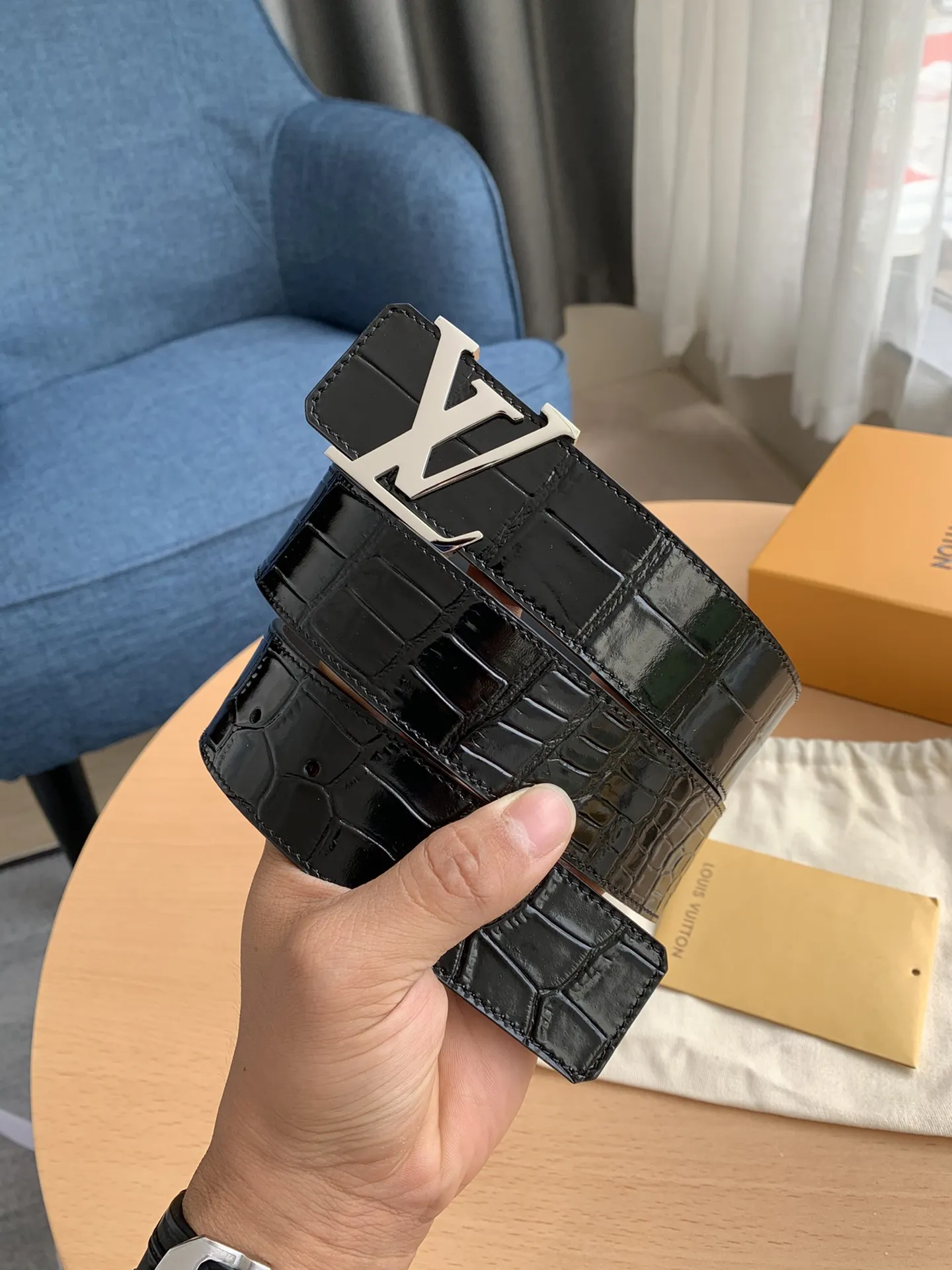 Louis Vuitton 新作黒クロコダイルベルト40MM