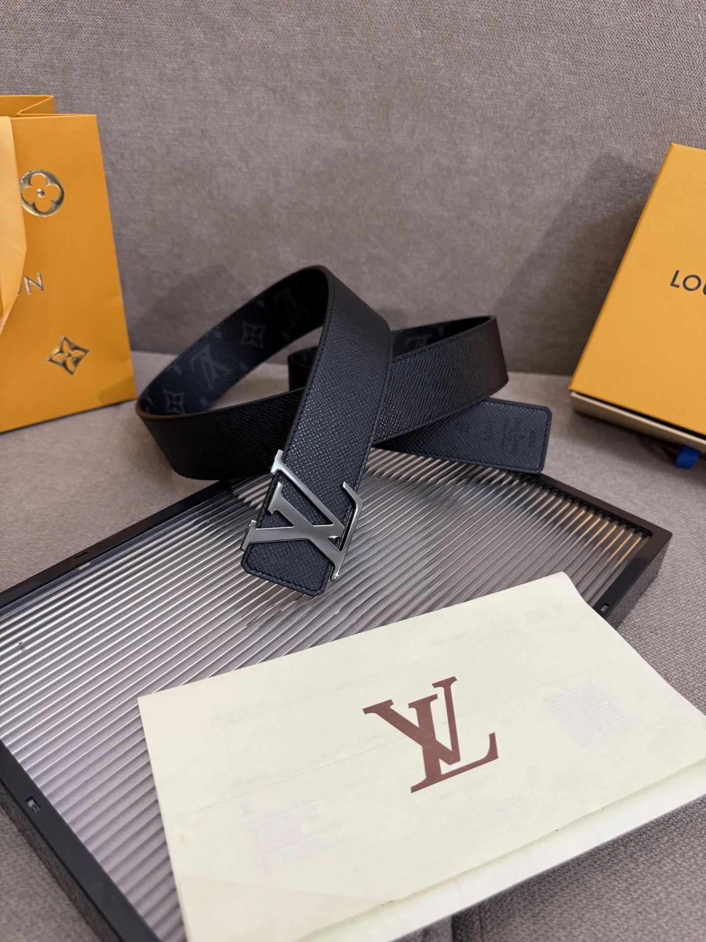 LOUIS VUITTON新作黒カラーベルト