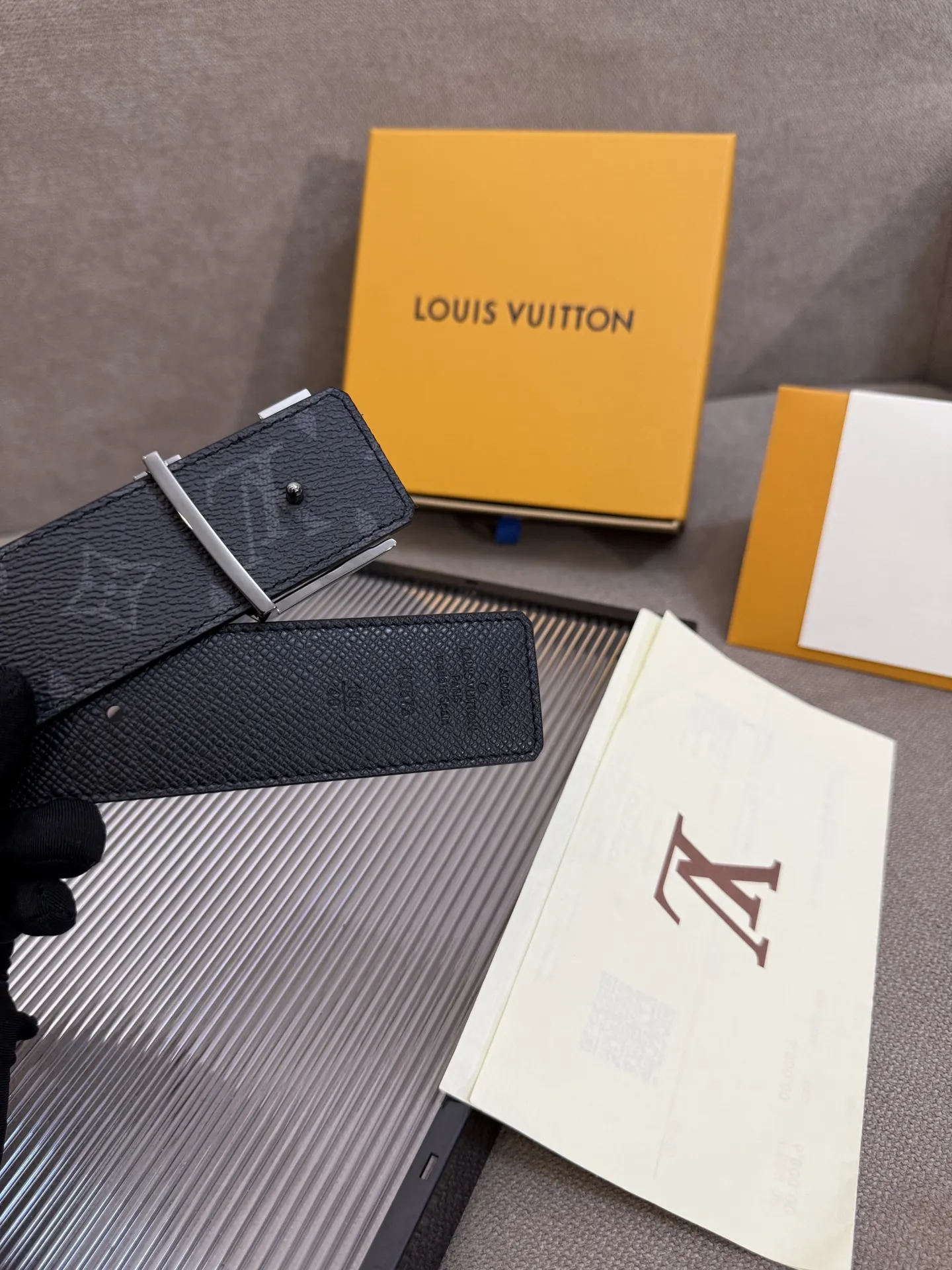 LOUIS VUITTON新作黒カラーベルト - 画像 (6)