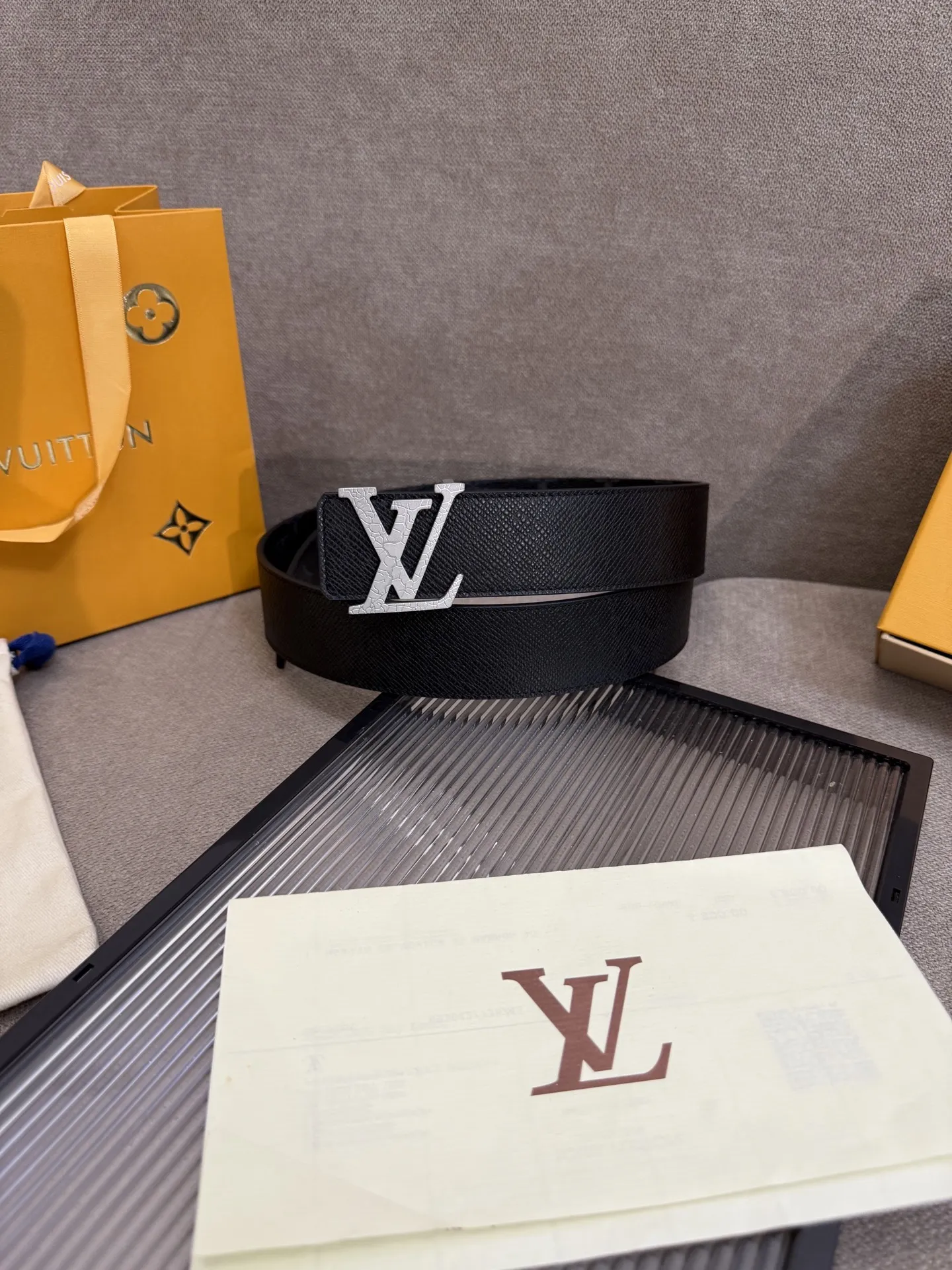 Louis Vuitton 新作黒革ベルト4cm幅
